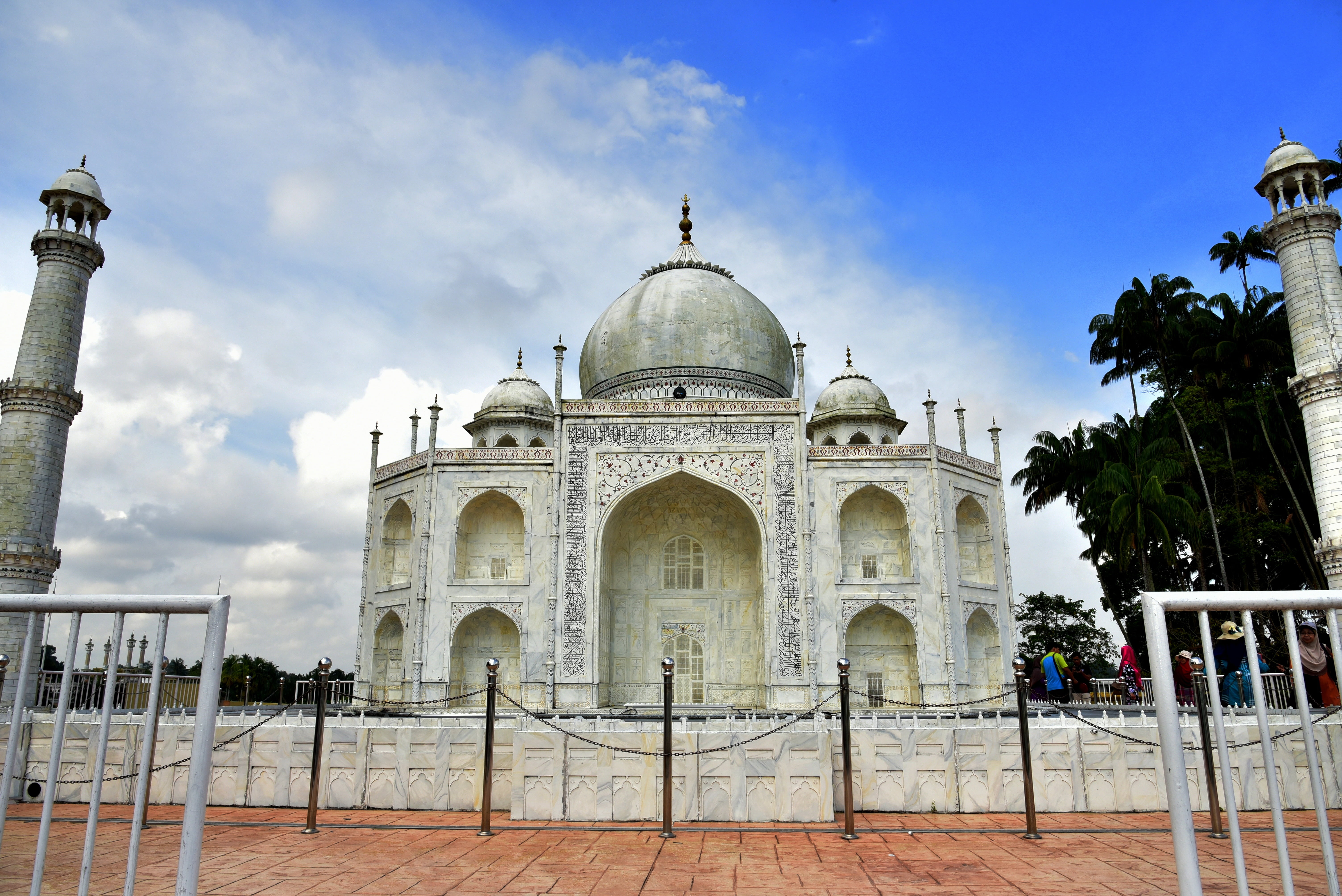 agra, architecture, travel destinations, dome, religion, tree, mahal, spire, asia, mausoleum, taman tamadun islam, taj Mahal, travel, incidental people, HD Wallpaper