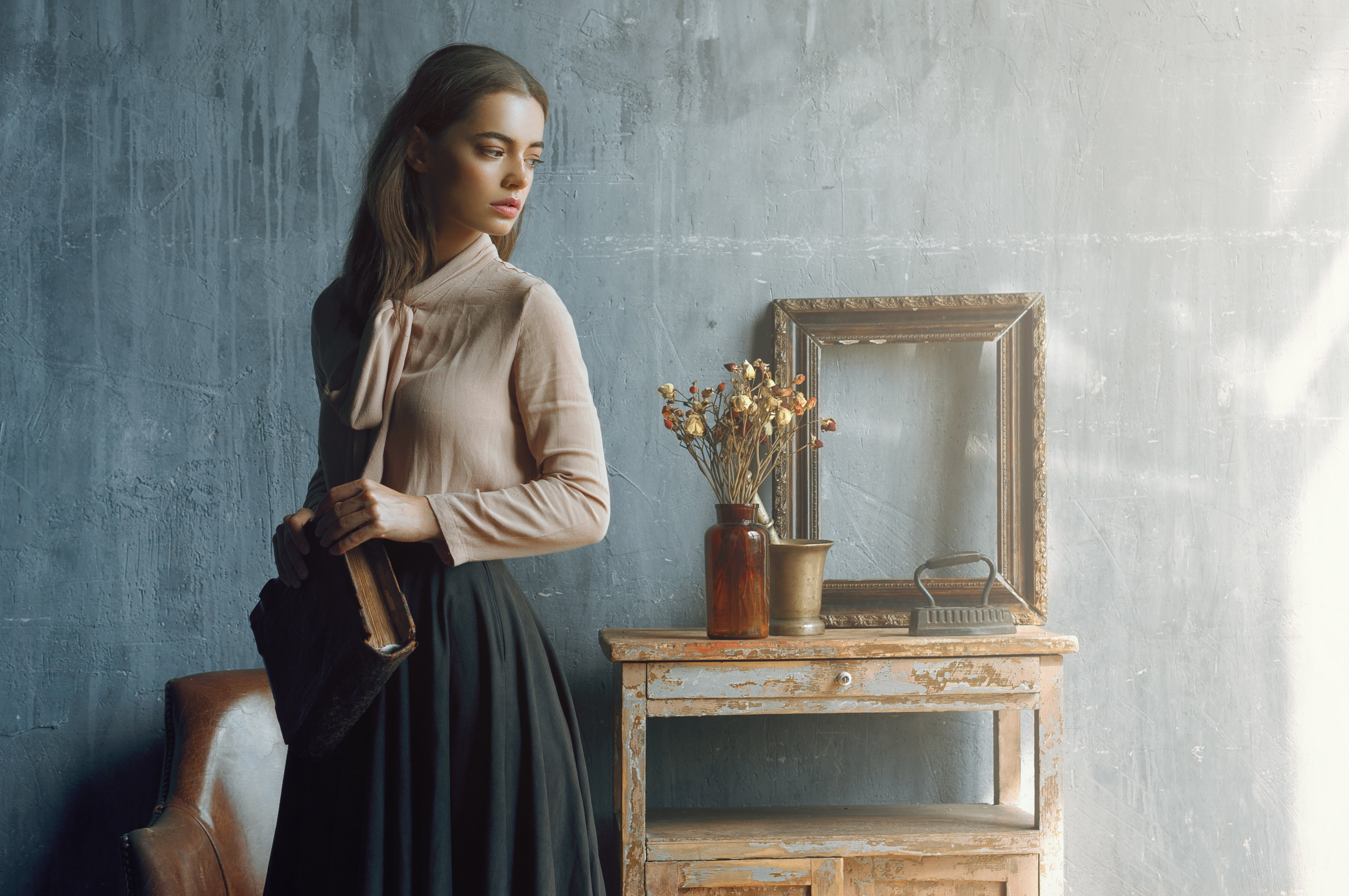 засохшие цветы, pose, Наталия Янкелевич, book, girl, mood, iron, 4K, frame, Lydia Samodurova, HD Wallpaper
