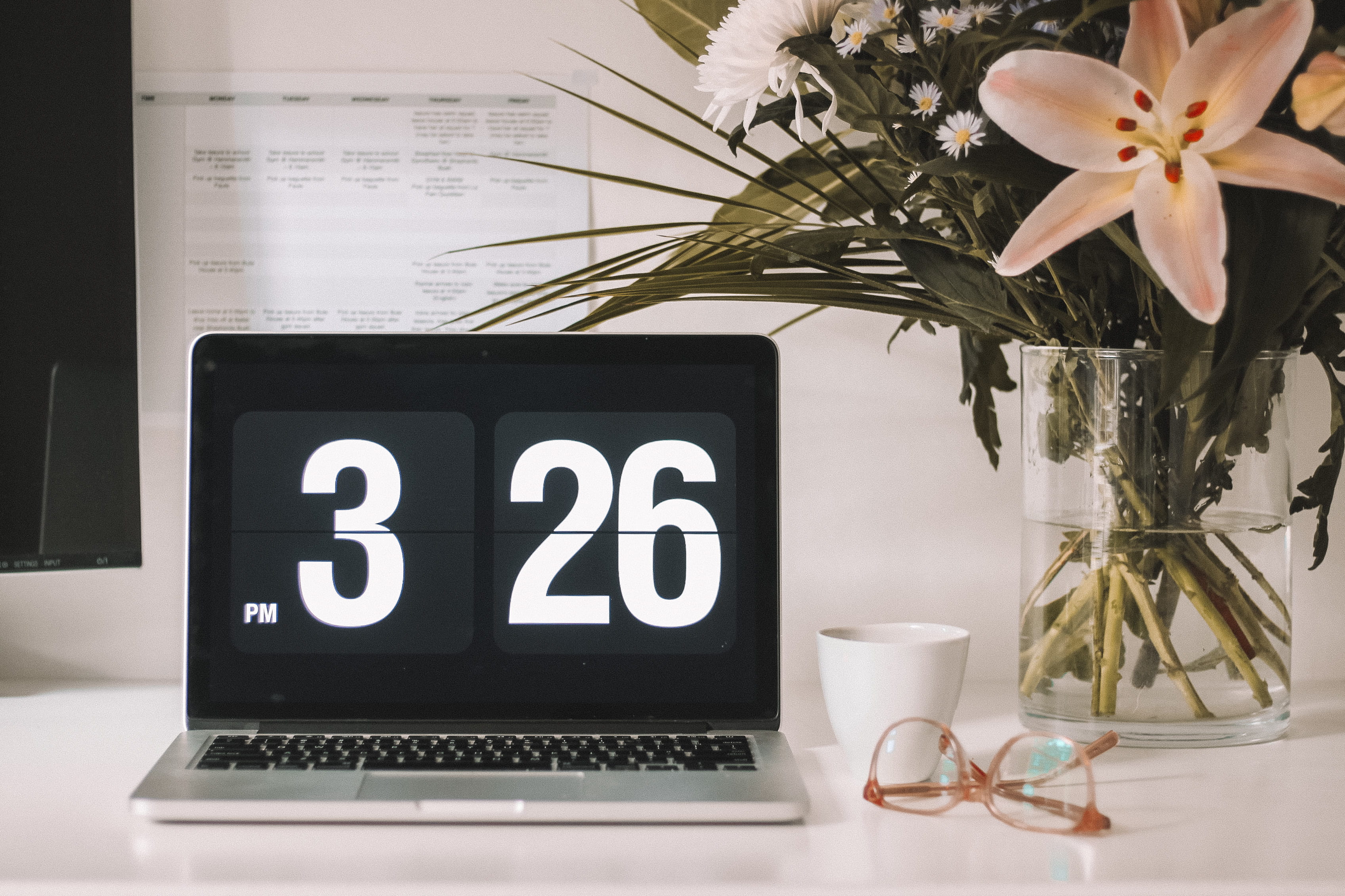 text, pottery, home interior, no people, vulnerability, time, table, flower arrangement, macbook, number, indoors, freshness, computer hardware, electronics, HD Wallpaper