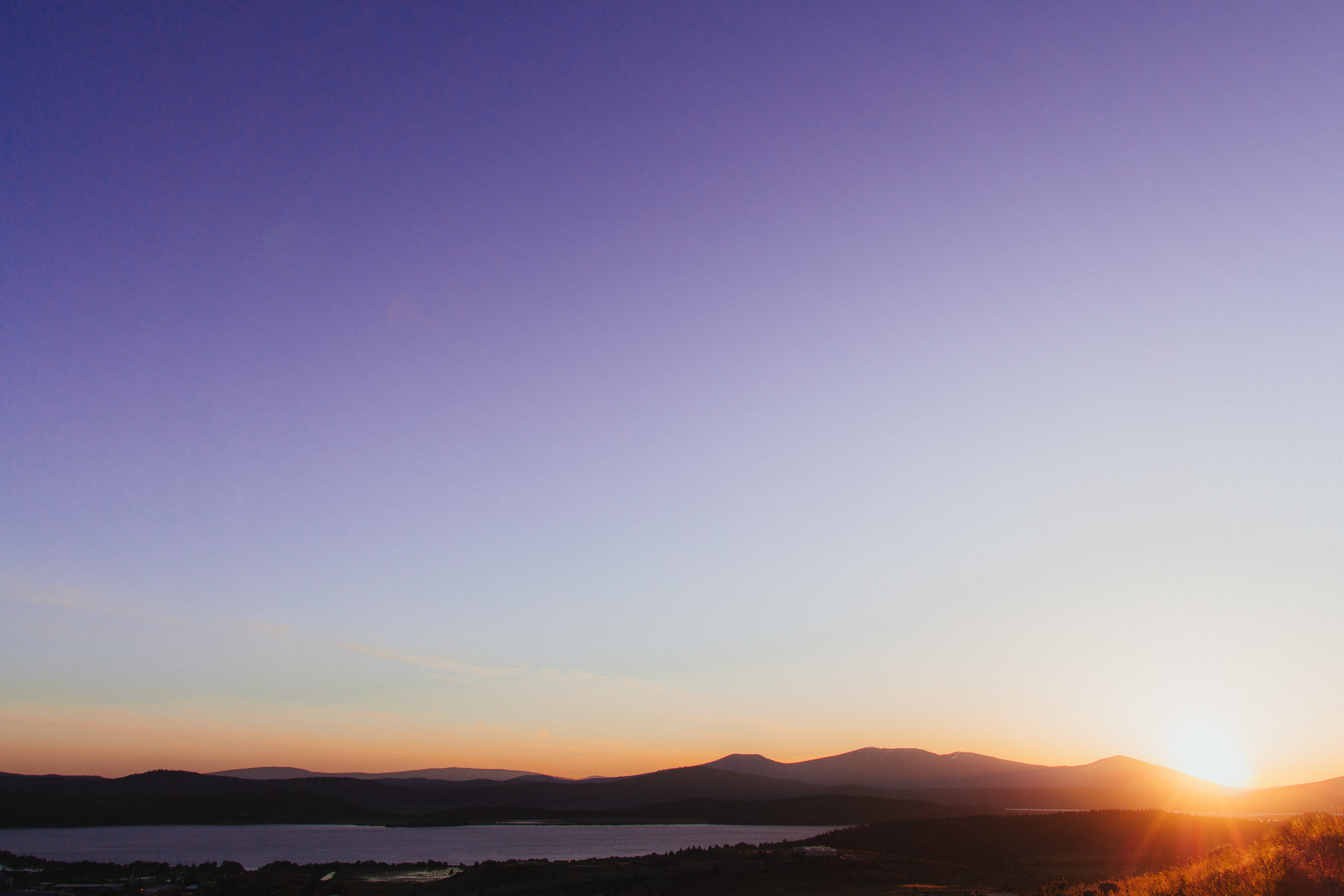 water, scenics - nature, outdoors, light, 4K, silhouette, backgrounds, mountain range, tranquil scene, sky, beauty in nature, dusk, oregon, sunset, body, HD Wallpaper
