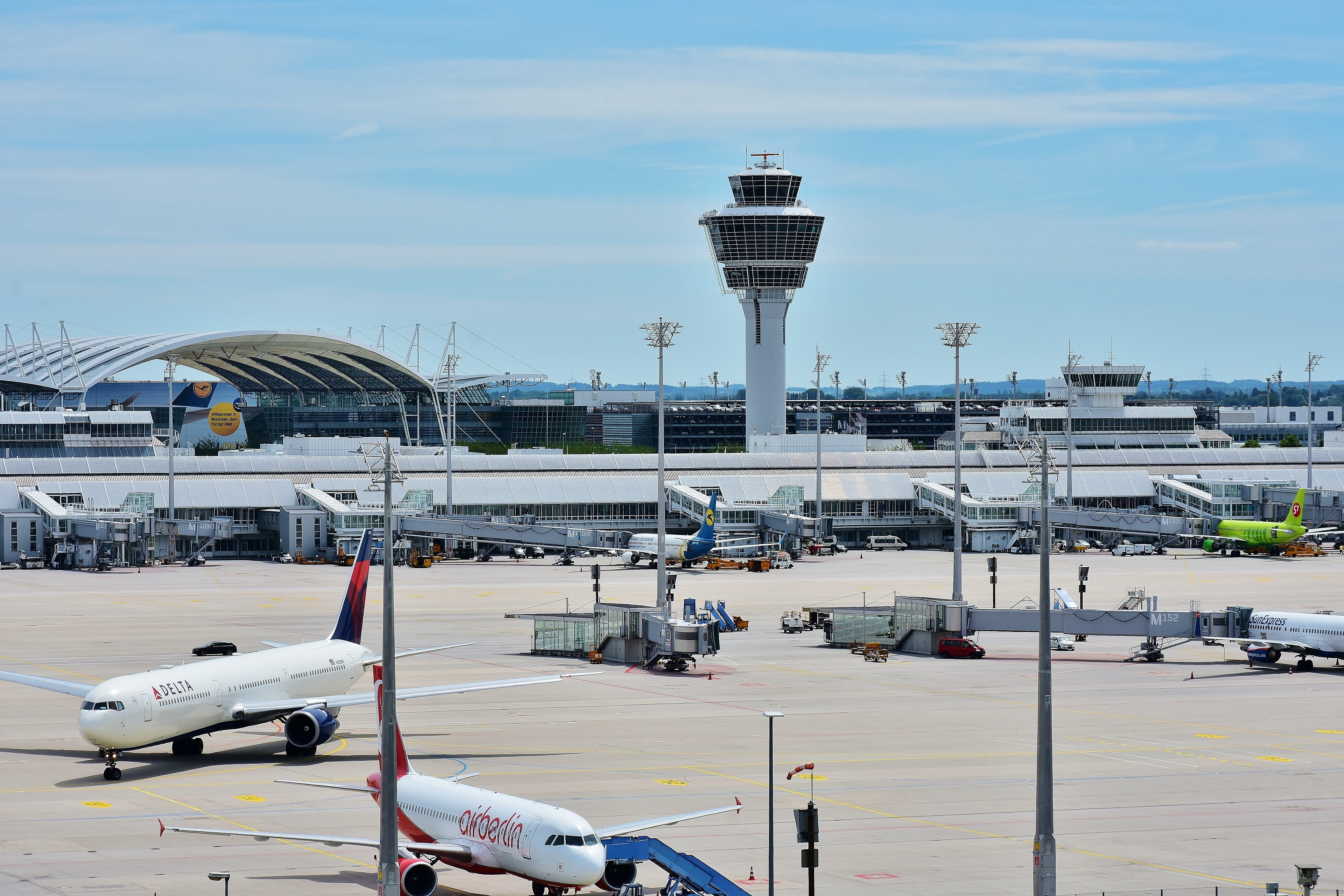 airlines, daytime, clearance, building, aviation, tourism, mode of transportation, day, travel, sky, industry, airplanes, aerial, built structure, nature, HD Wallpaper
