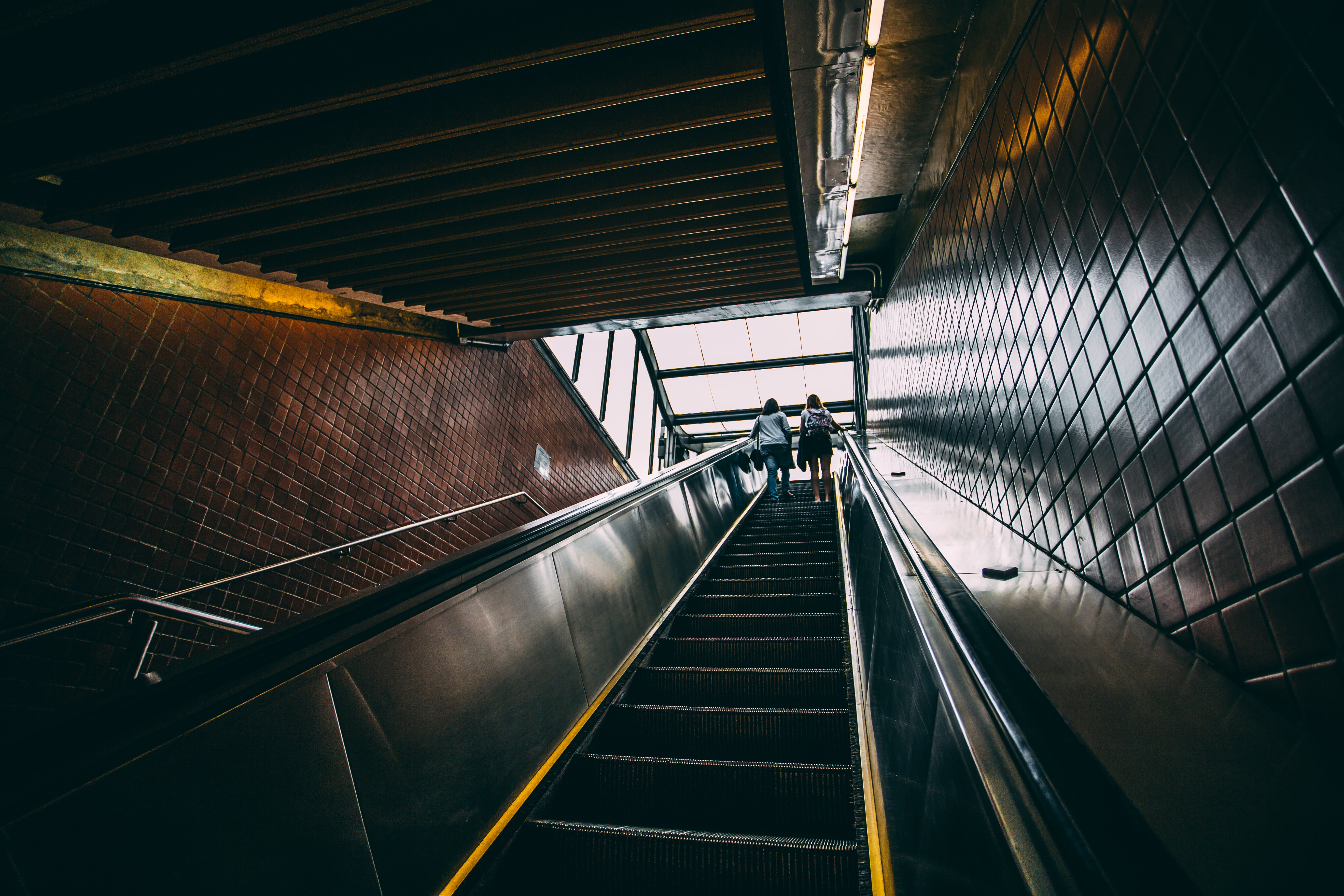 technology, up, motion, men, built structure, incidental people, women, on the move, modern, ceiling, direction, ladies, steel, transportation, convenience, HD Wallpaper