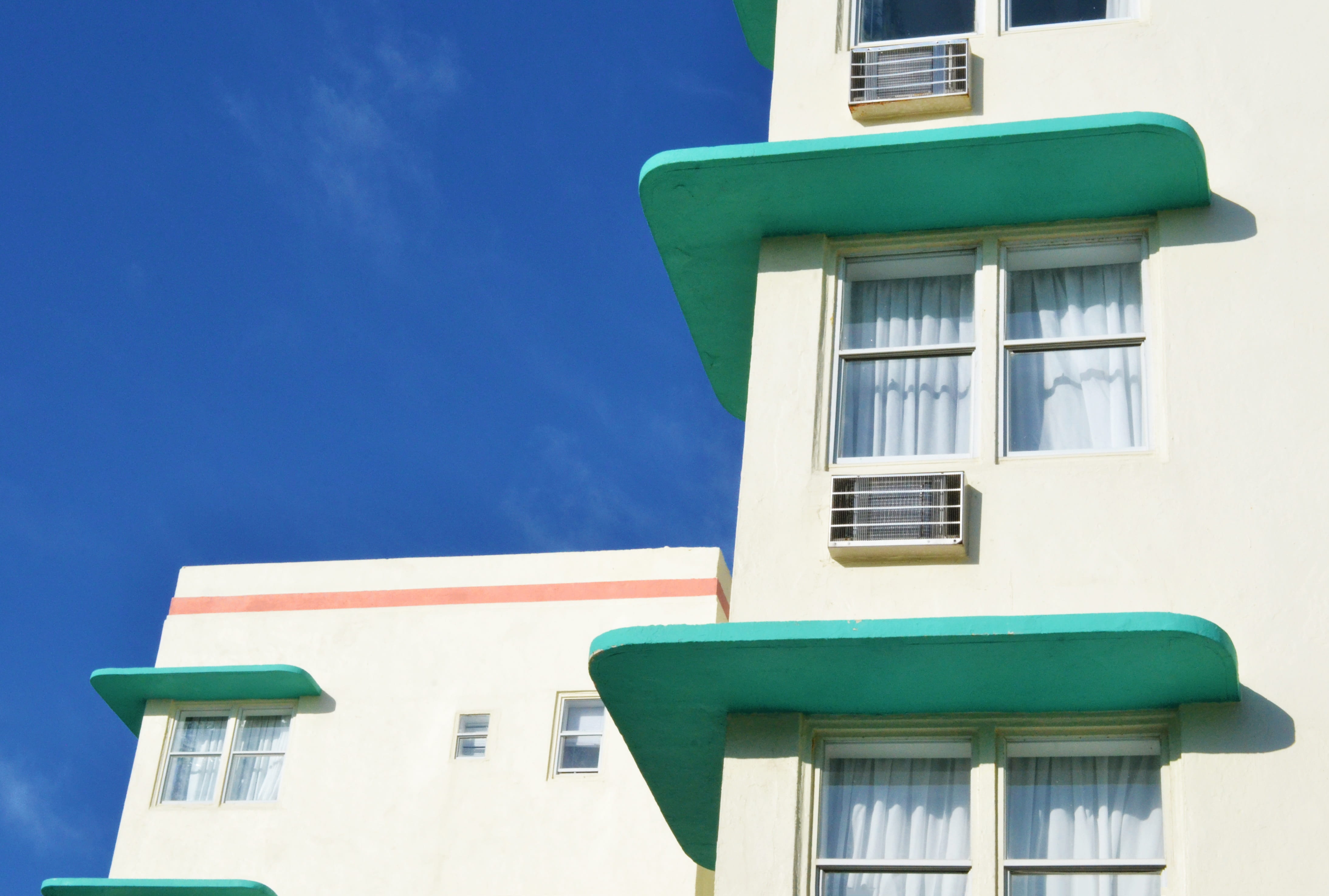 tourism, destination, city, Beach, green, sun, beach, green color, art, nature, Hotel, Miami Beach, summer, low angle view, residential district, window, HD Wallpaper