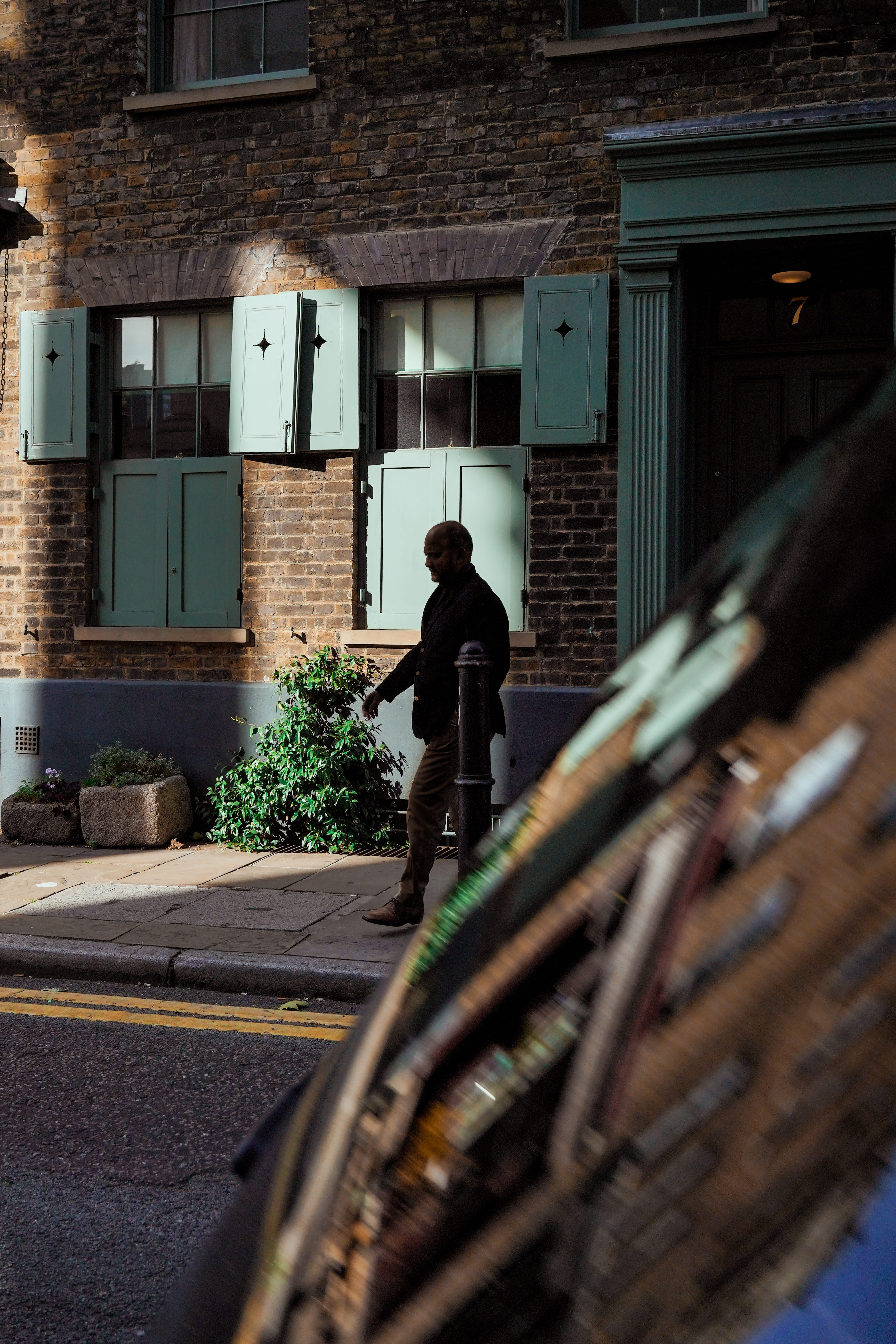 tarmac, london, people, pottery, built structure, bike, brown, herbs, standing, flora, plant, planter, nature, person, house, vase, silhouette, window, Phone HD Wallpaper
