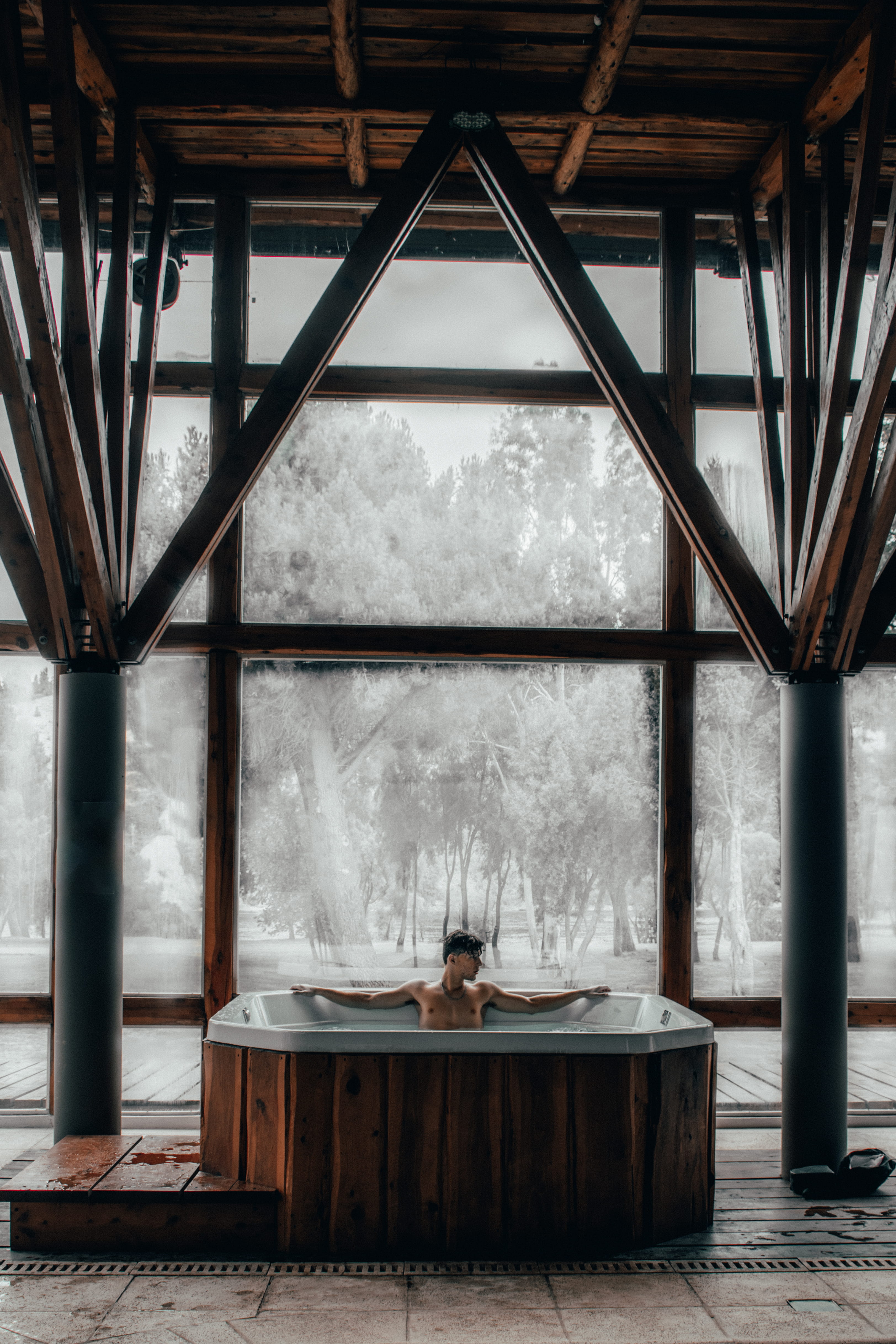 wood - material, hardwood, vase, sitting, plywood, hot tub, flooring, floor, glass, table, water, architectural column, leisure activity, hot, real people, Phone HD Wallpaper