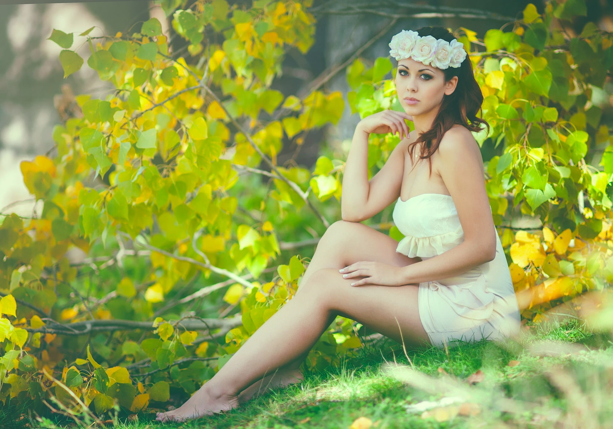 1080P, summer, Vanessa Gil, feet, dress, wreath, tree, roses, branches, HD Wallpaper
