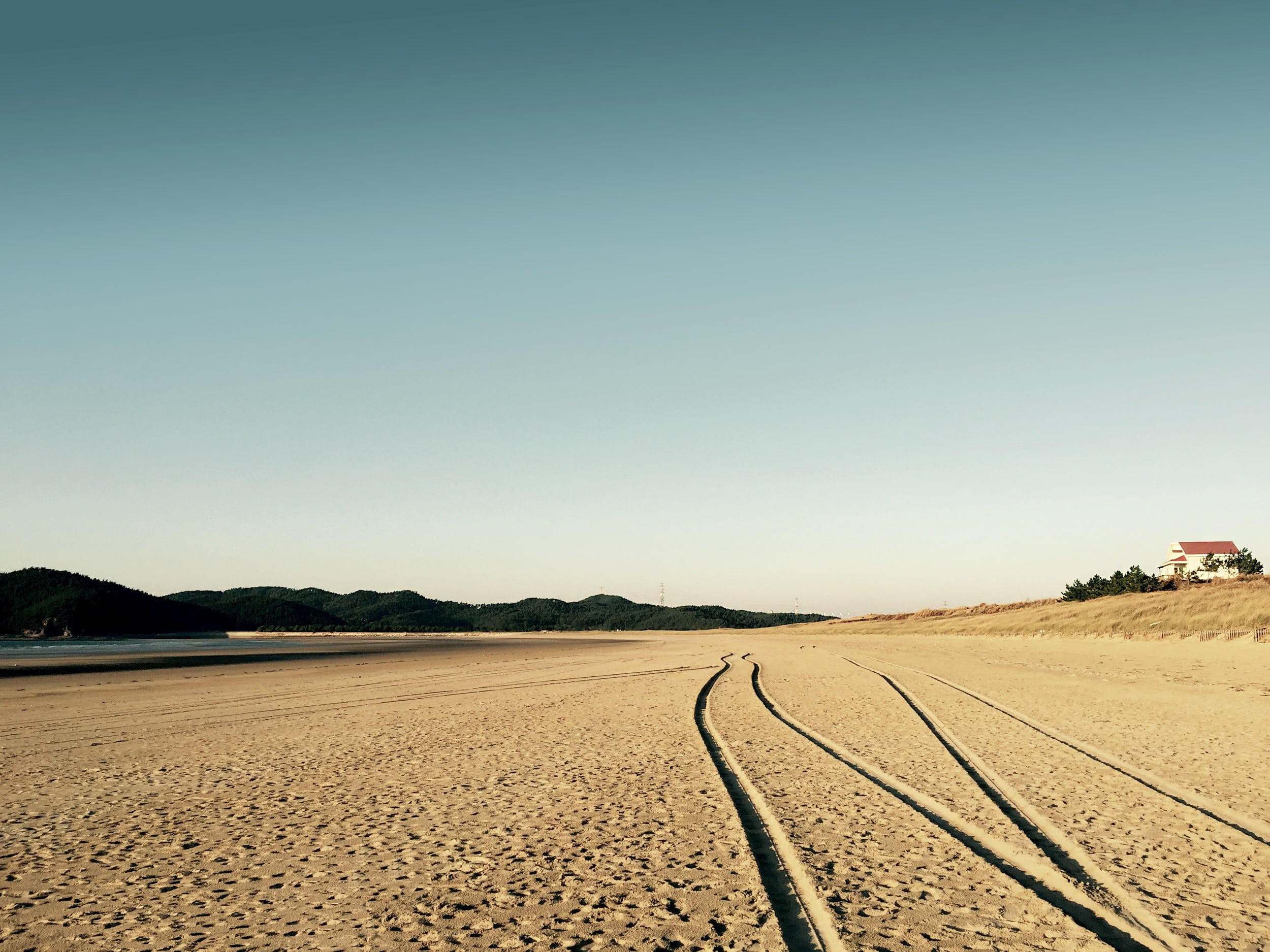 no people, travel, climate, day, direction, sky, field, sand, beauty in nature, road, land, landscape, beach, copy space, gil, mountain, outdoors, tranquil scene, HD Wallpaper
