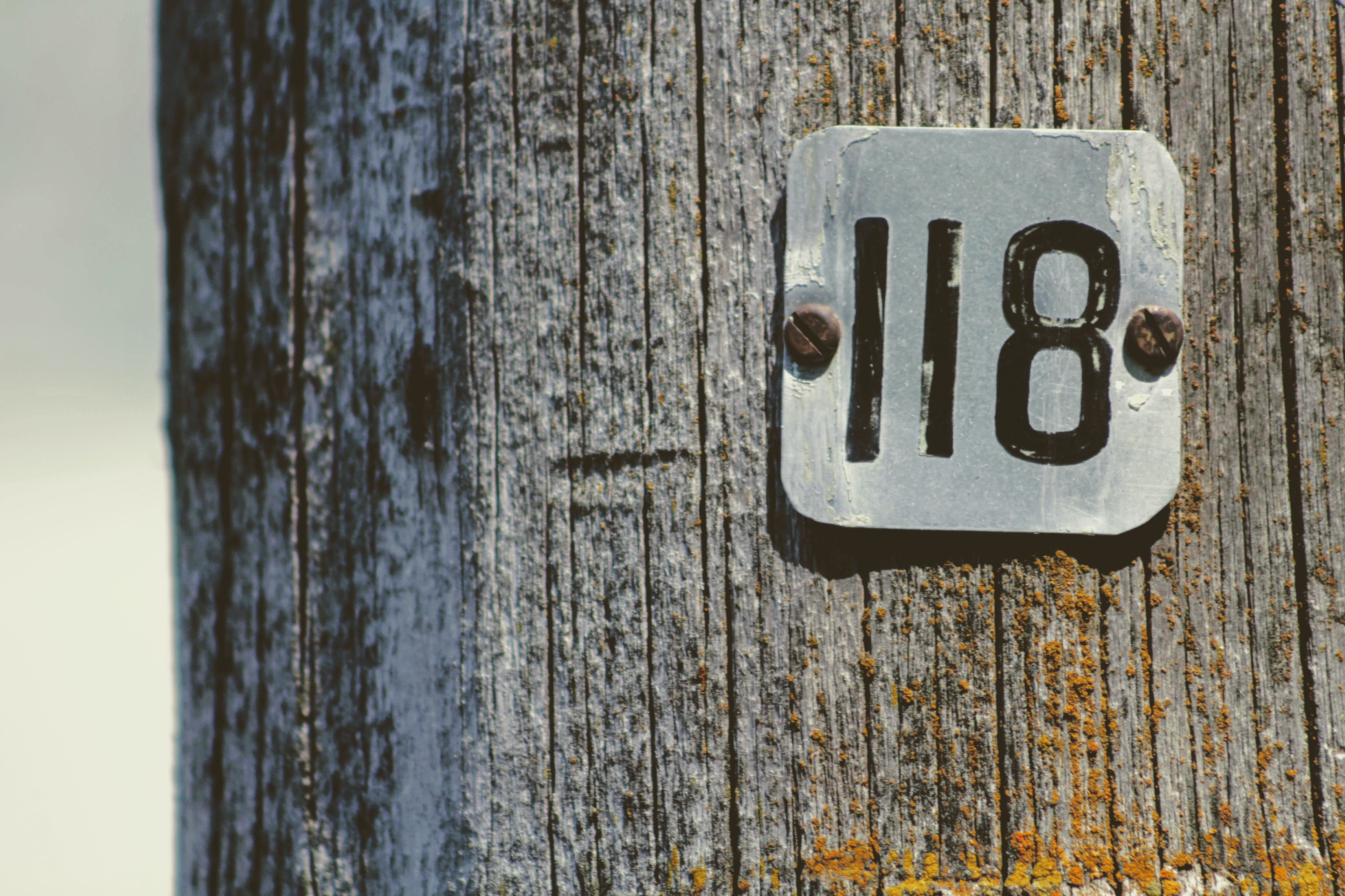 worn, 4K, number, close-up, text, wood, eight, metal, outdoors, weathered, screw, architecture, communication, wood - material, 118, eighteen, one, no people, HD Wallpaper