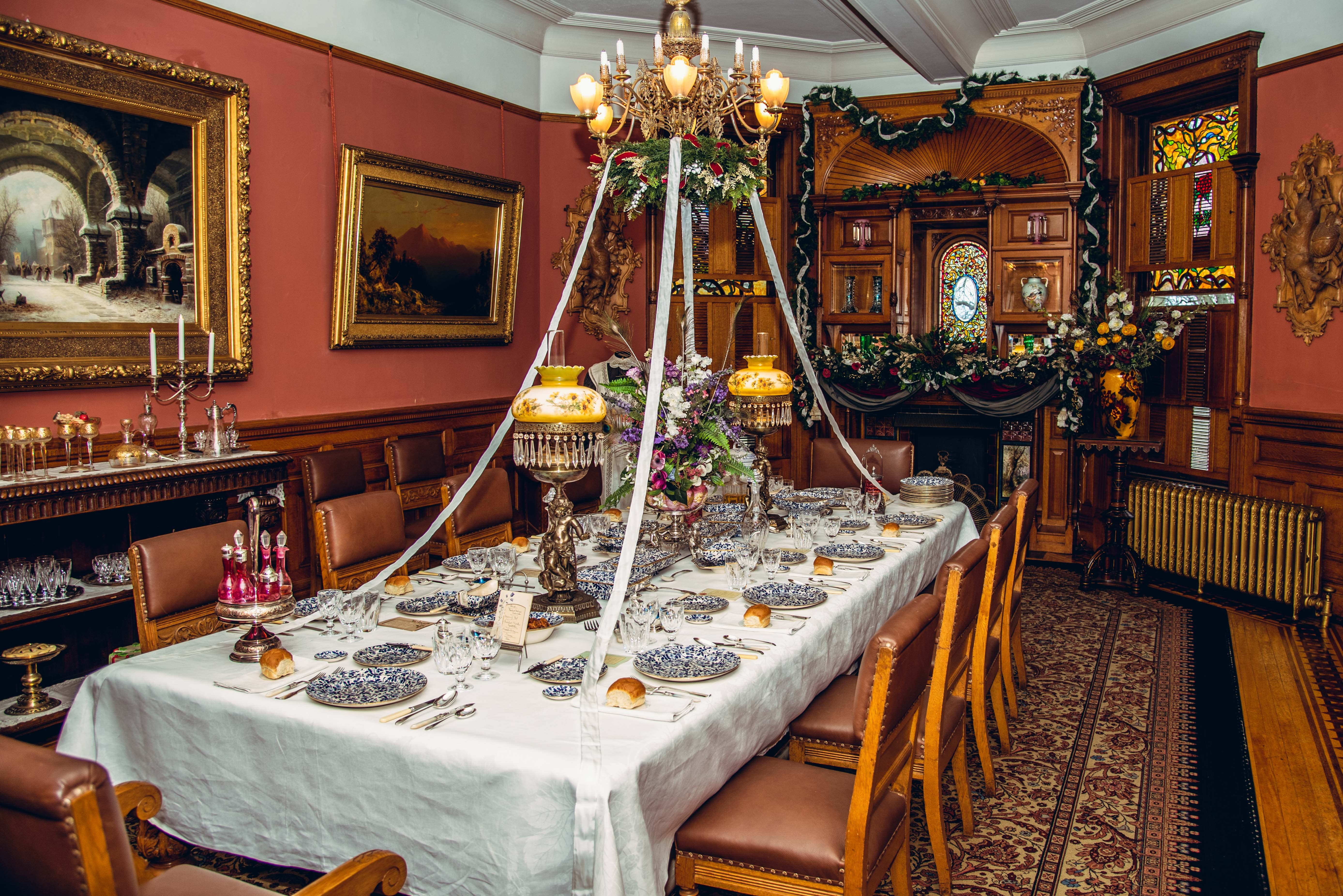 table, illuminated, indoors, seat, wealth, pictures, food and drink, setting, chair, eighteen century, furniture, absence, no people, restaurant, glass - material, HD Wallpaper