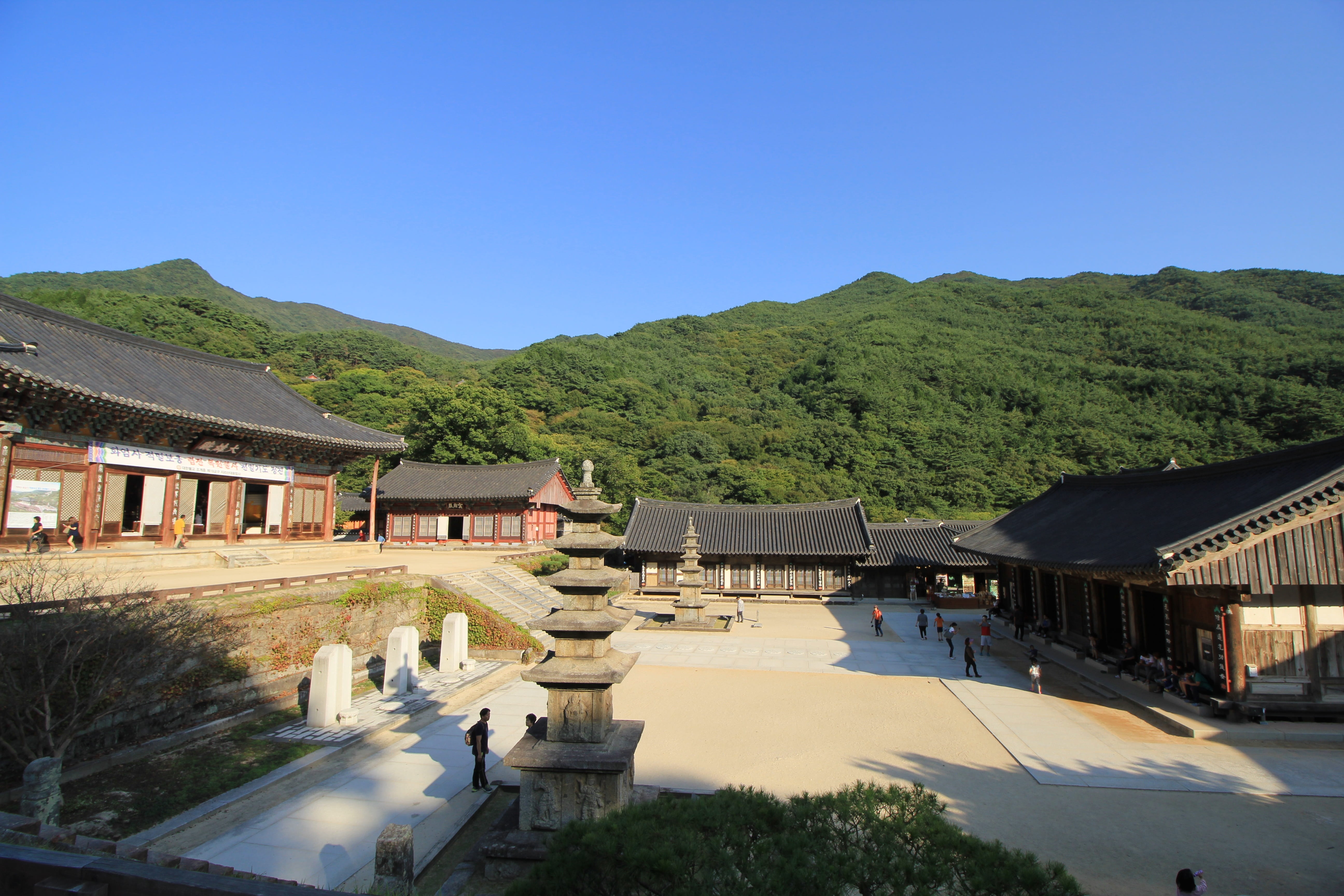 architecture, Korea, Hwaeomsa, section, house, mountain, Gurye, Eighteen, building exterior, roof, residential district, tree, outdoors, sunlight, no people, HD Wallpaper