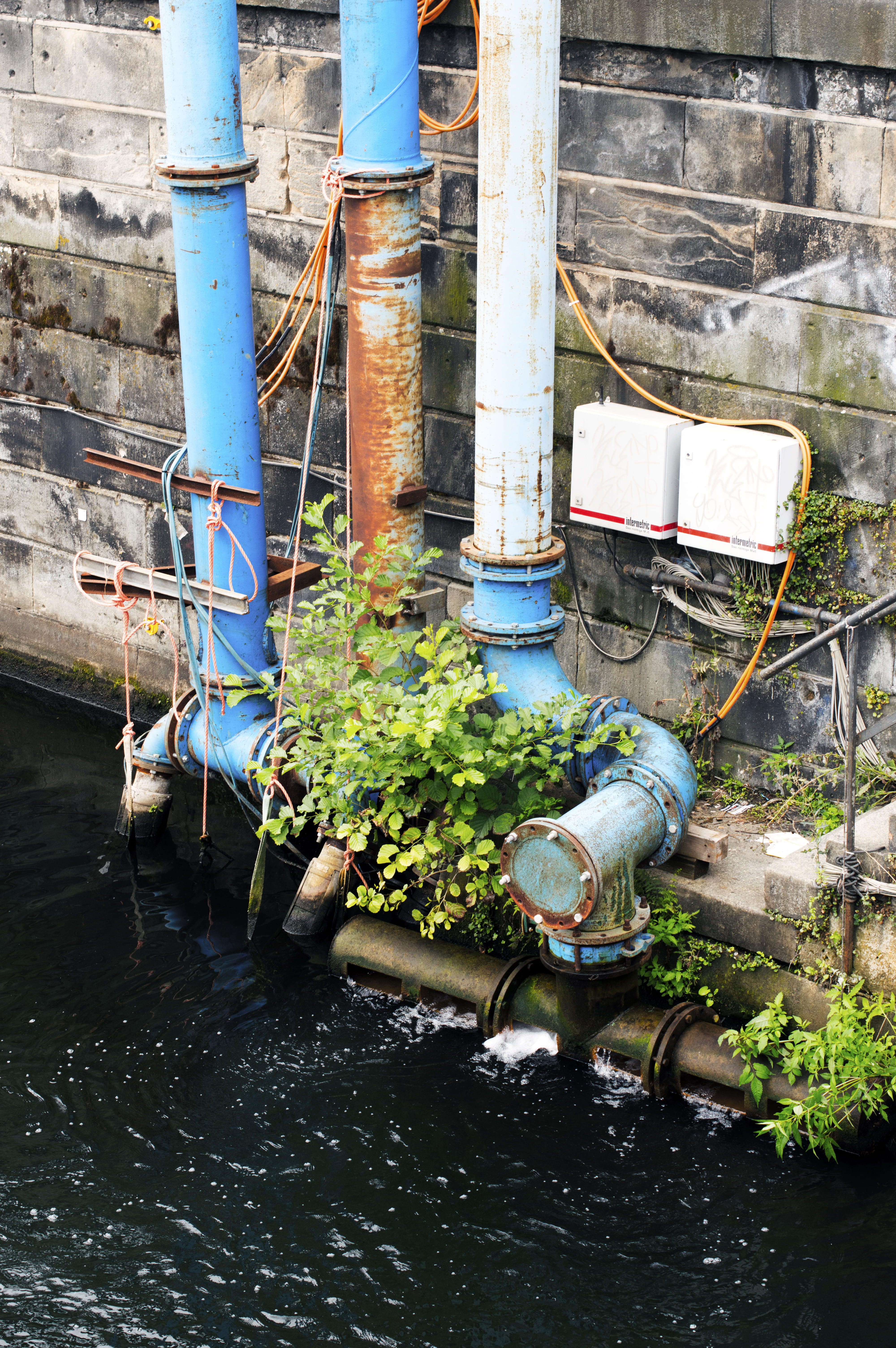 green, berlin, construction, outdoors, deterioration, architecture, rust, blue, pump, concrete, cement, mode of transportation, abandoned, lake, mos, high angle view, Phone HD Wallpaper