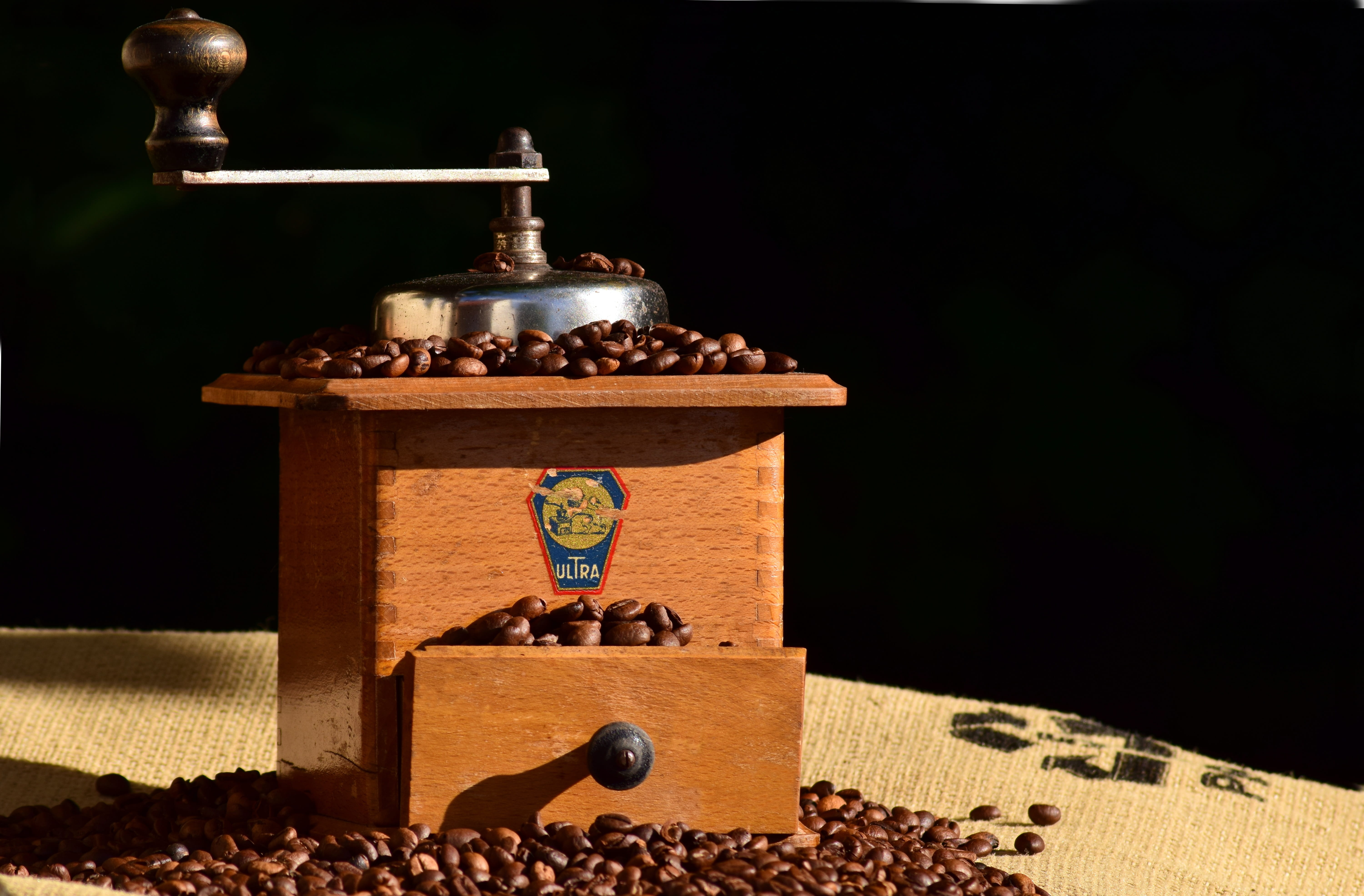 antique, small, cook, crank, aroma, budget, architecture, black background, coffee beans, roasted, no people, ancient, fragrance, grind, historically, indoors, HD Wallpaper