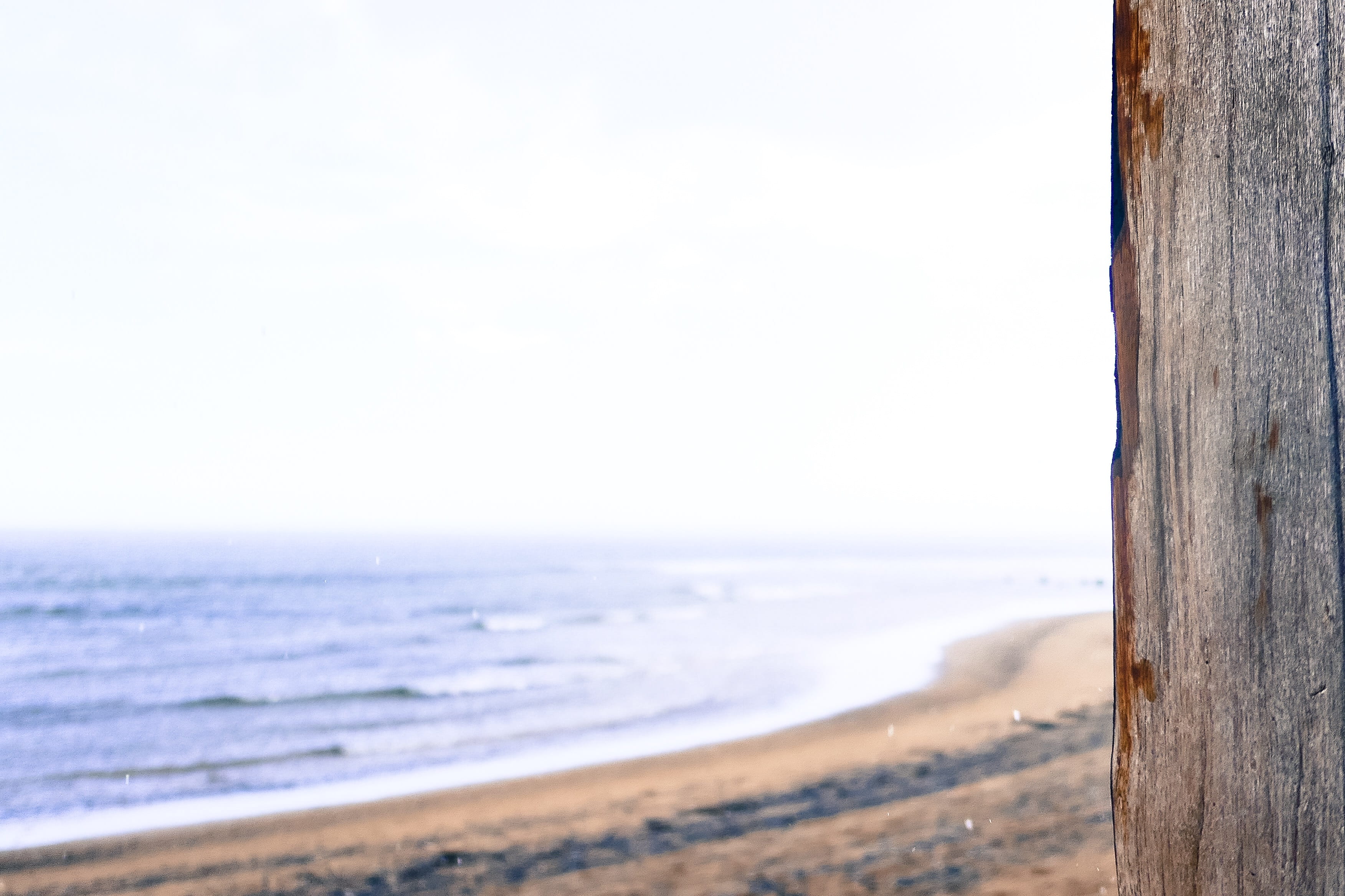 2K, tranquility, beauty in nature, beach, wood - material, outdoors, wood, focused, day, out of focus, copy space, horizon over water, blurred out, wooden pillar, HD Wallpaper