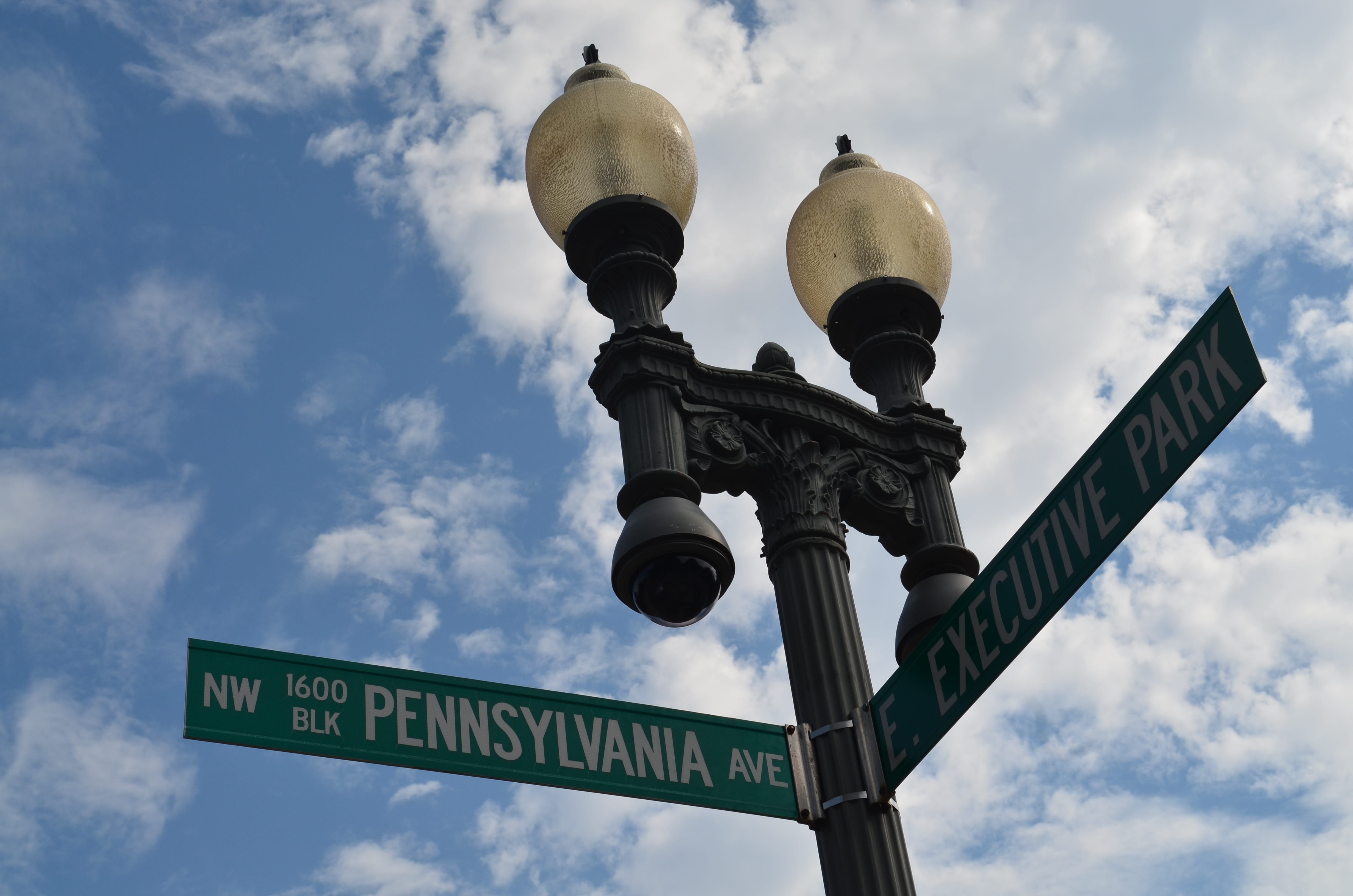 street light, text, white house, sign, america, low angle view, usa, guidance, president, sky, lighting equipment, communication, 4K, street name sign, HD Wallpaper