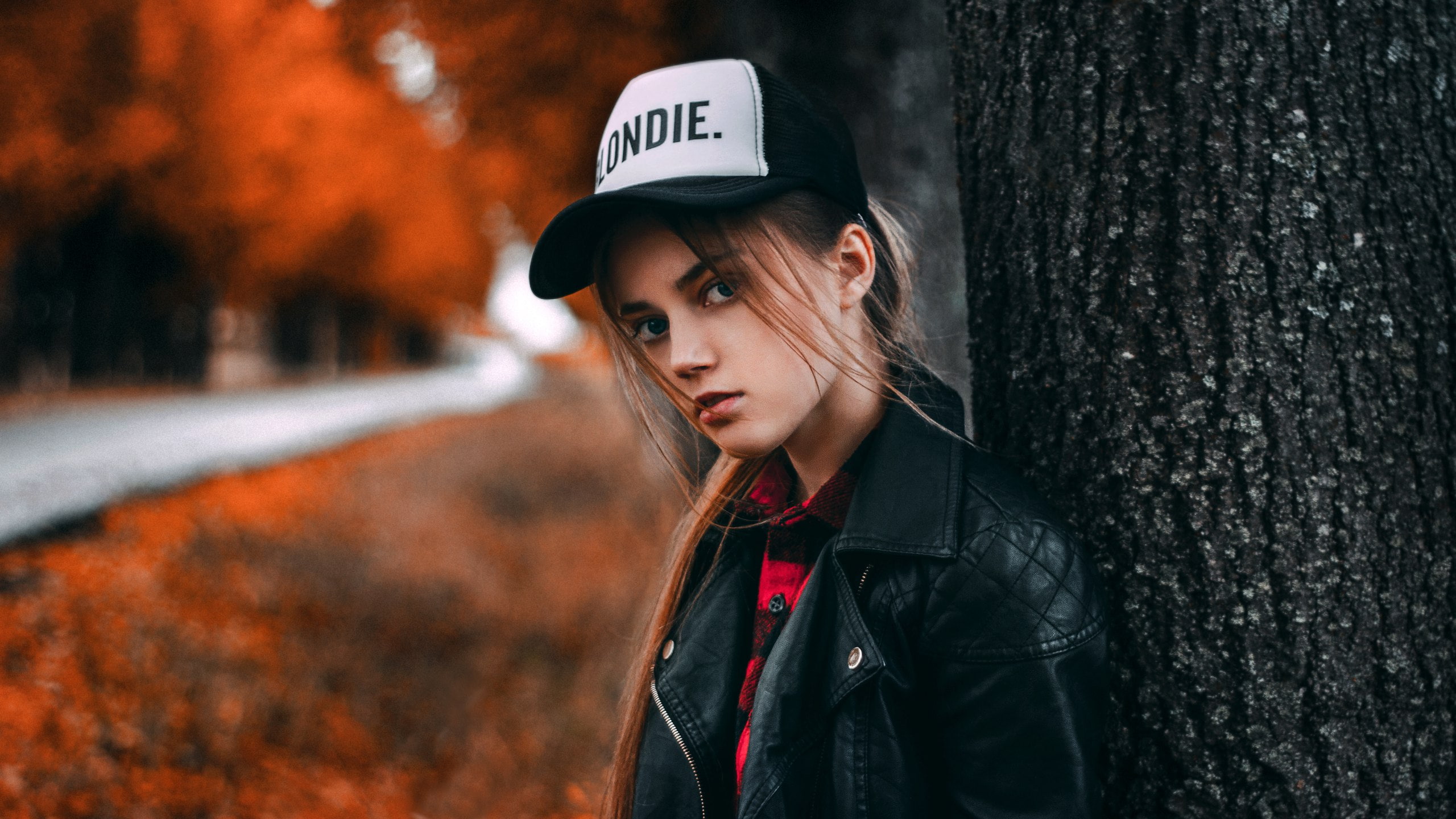 baseball caps, women, portrait, leather jackets, blonde, trees, 2K, depth of field, HD Wallpaper