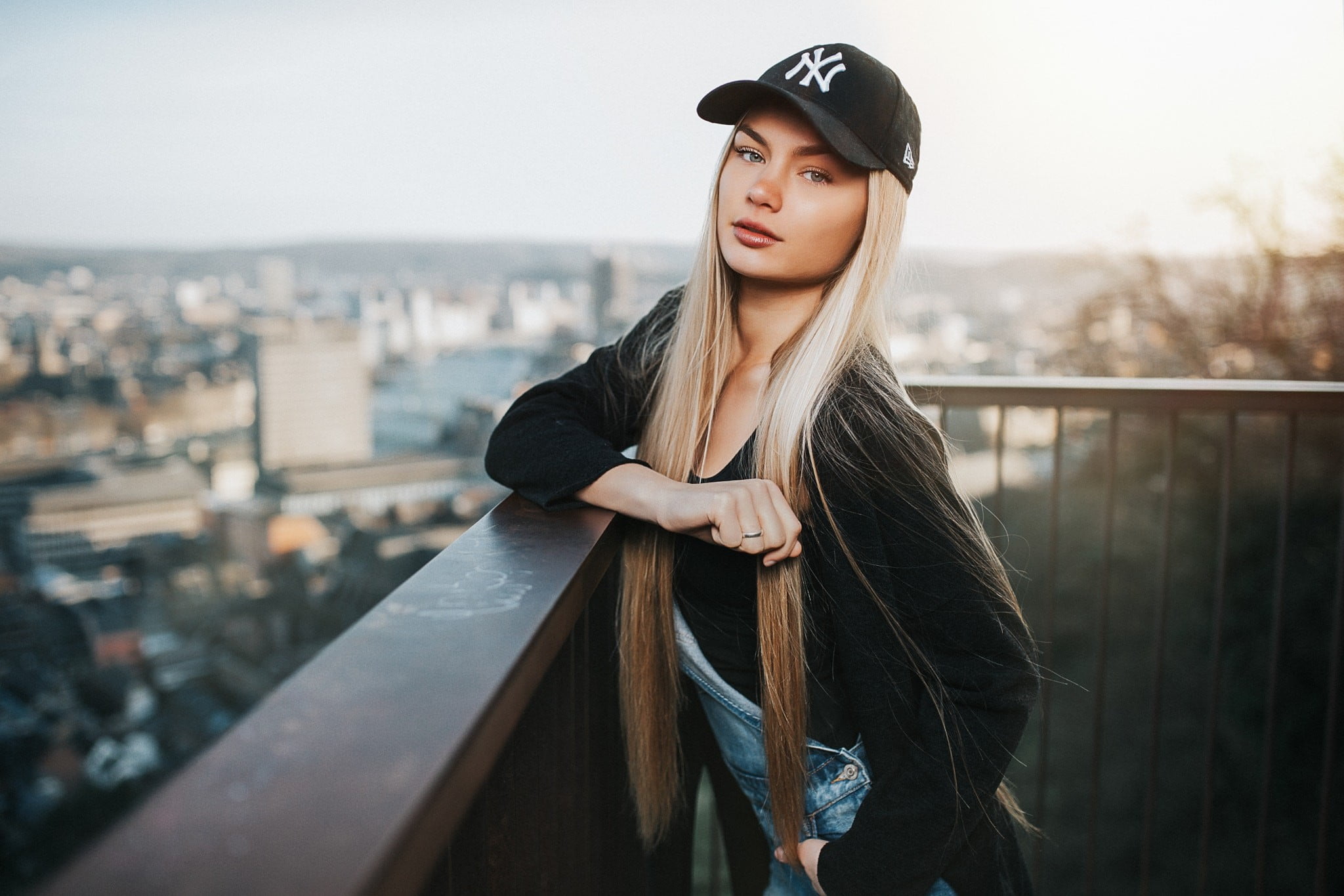 beautiful woman, built structure, hairstyle, outdoors, looking, black clothing, portrait, architecture, baseball caps, depth of field, blonde, women, fashion, HD Wallpaper