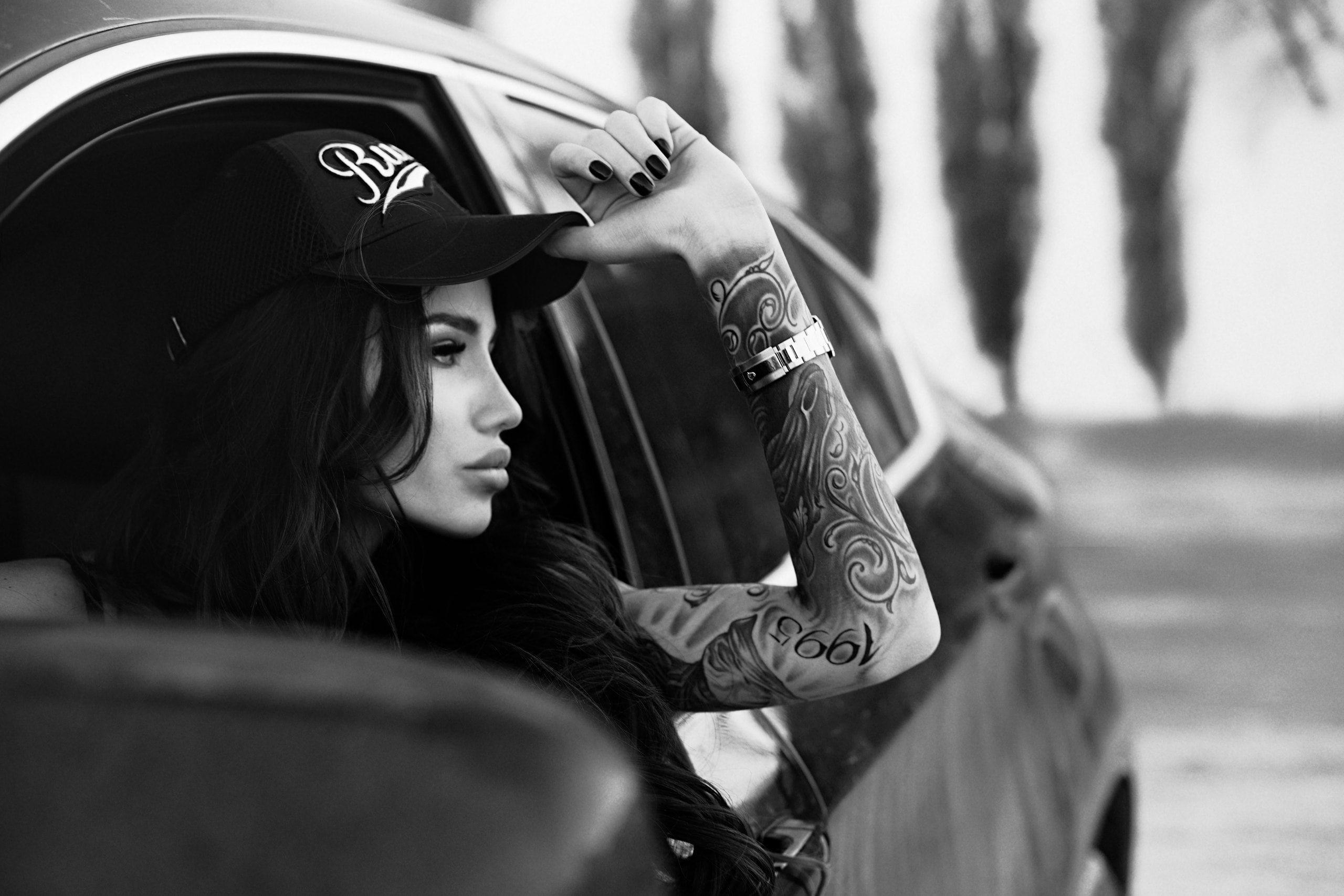 2K, motor vehicle, women, women with cars, young women, day, one person, beautiful woman, black hair, car, Maria Tomnatova, headshot, selective focus, HD Wallpaper