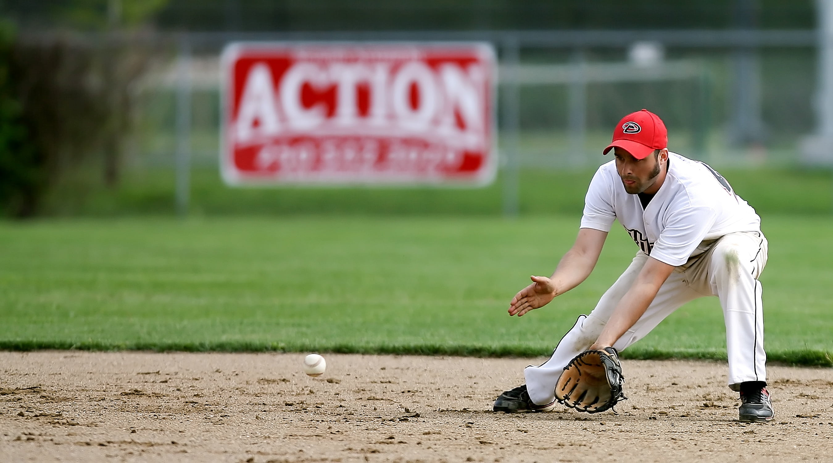infield, playing, sportsman, 2K, athlete, ball, ballpark, outdoors, green, hat, dirt, men, baseball - Sport, contemplation, fielder, baseball, baseball - Ball, HD Wallpaper