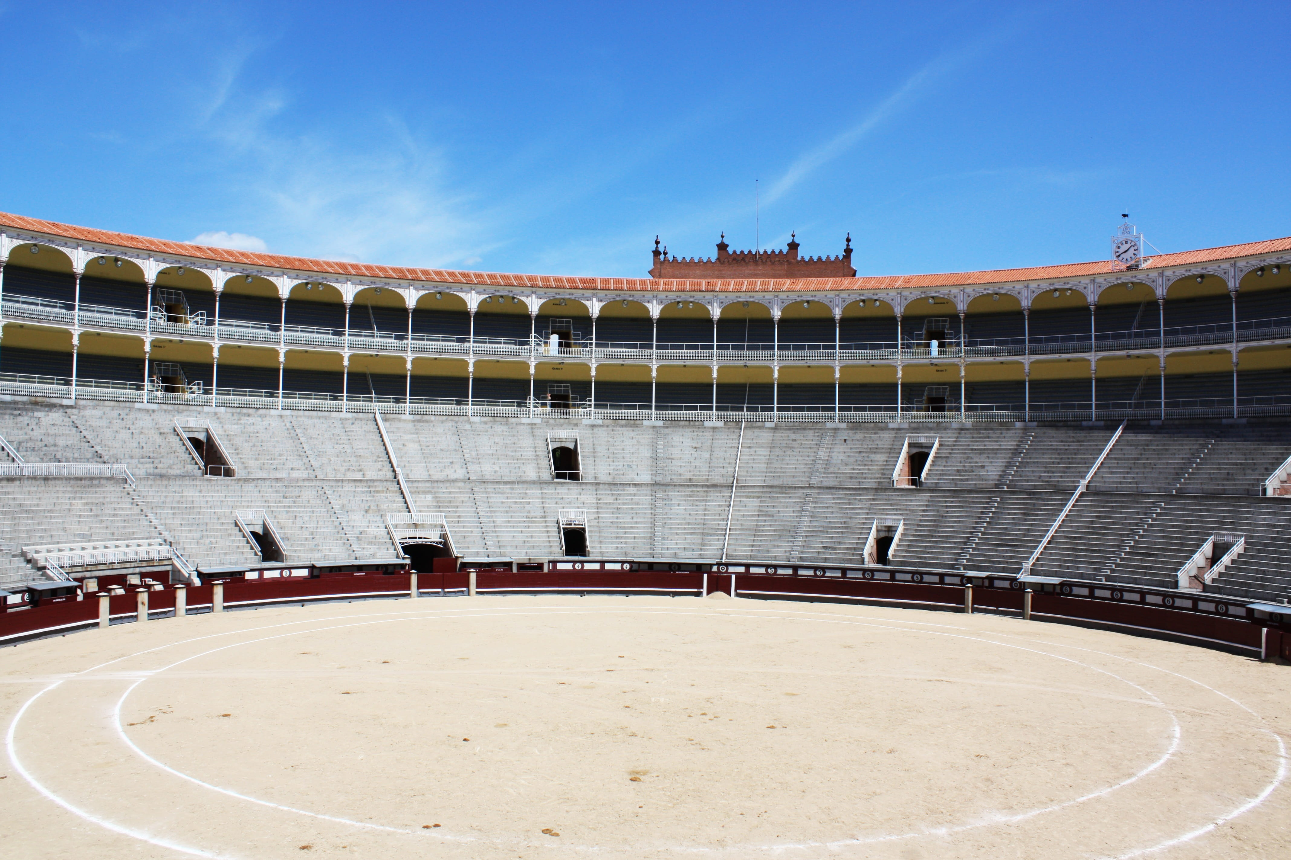 team sport, motor racing track, outdoors, built structure, architecture, 4K, empty, competition, madrid, sport, auditorium, spain, arts culture and entertainment, HD Wallpaper