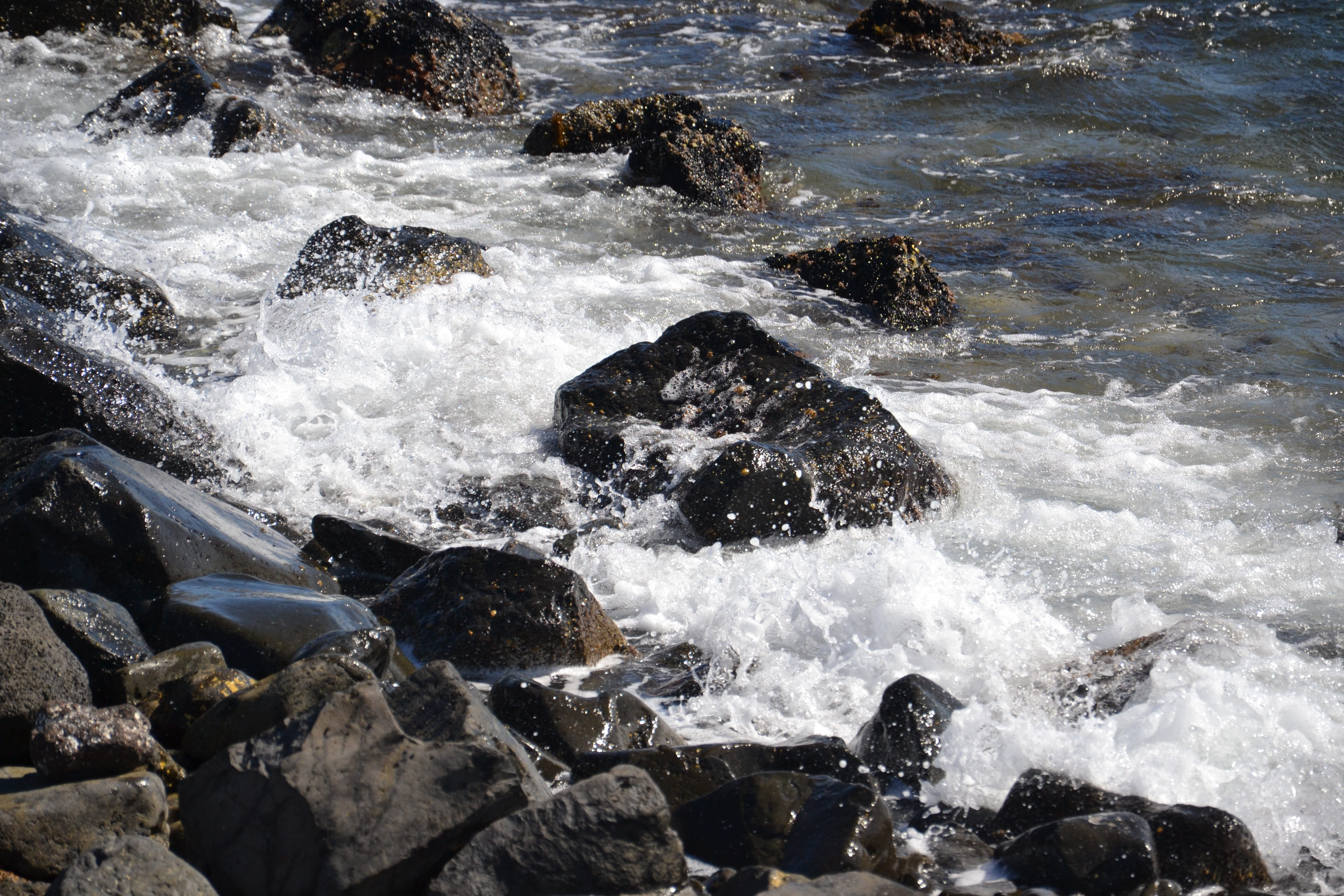 sport, sea, power, hitting, breaking, water, power in nature, 4K, scum, flowing water, rock - object, rocks, scenics - nature, land, nature, solid, aquatic sport, HD Wallpaper