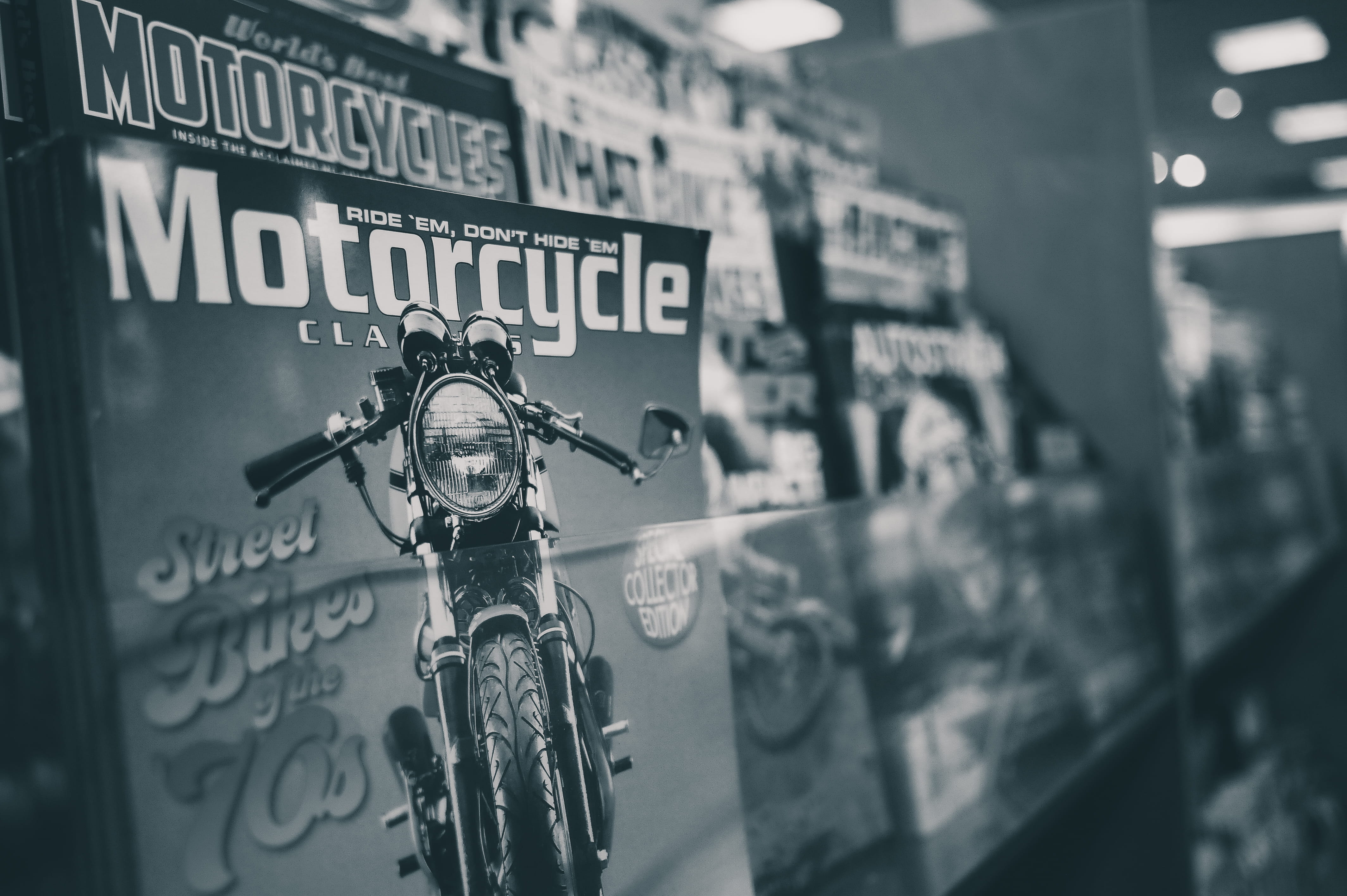 architecture, shelf, non-western script, transportation, day, street, reading material, metal, focus on foreground, black and white, no people, selective focus, HD Wallpaper