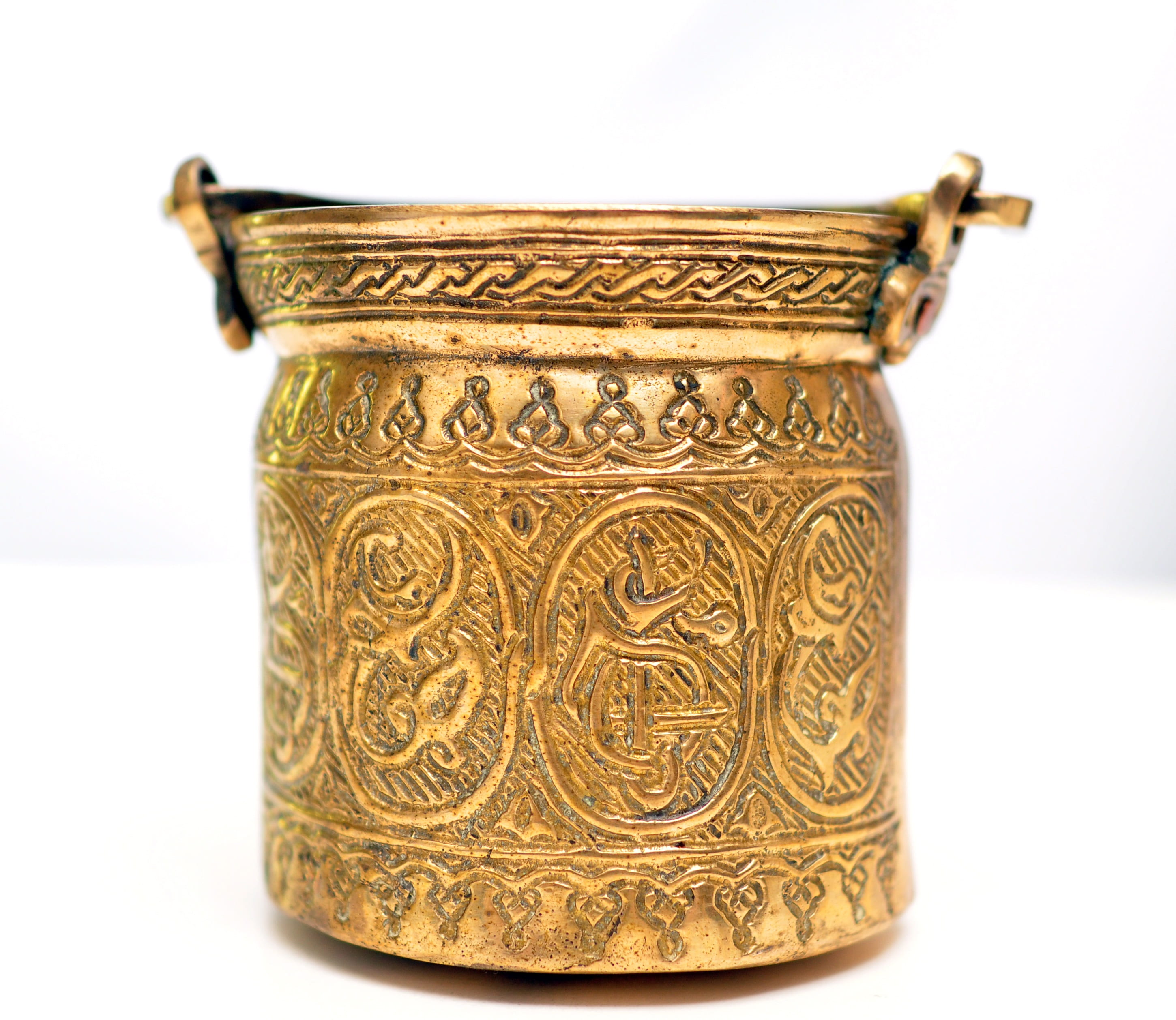 retro, container, history, art and craft, no people, gold colored, old, jewelry, studio shot, elegance, craft, handle, traditional, luxury, white background, HD Wallpaper