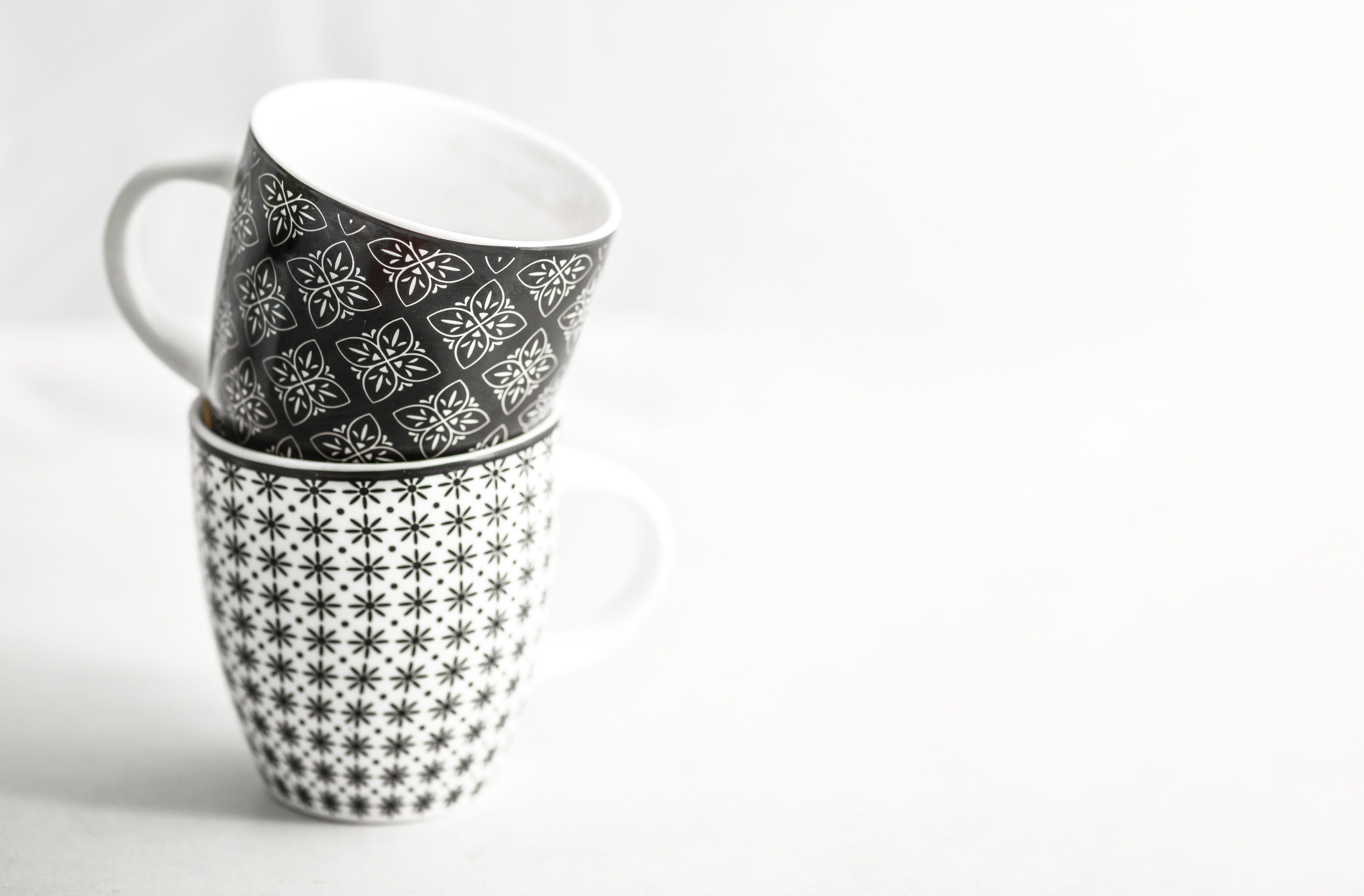 craft, texture, indoors, pot, no people, pottery, vase, 4K, ornate, mug, refreshment, cup, basket, woven, black, still life, jar, teapot, saucer, antique, HD Wallpaper