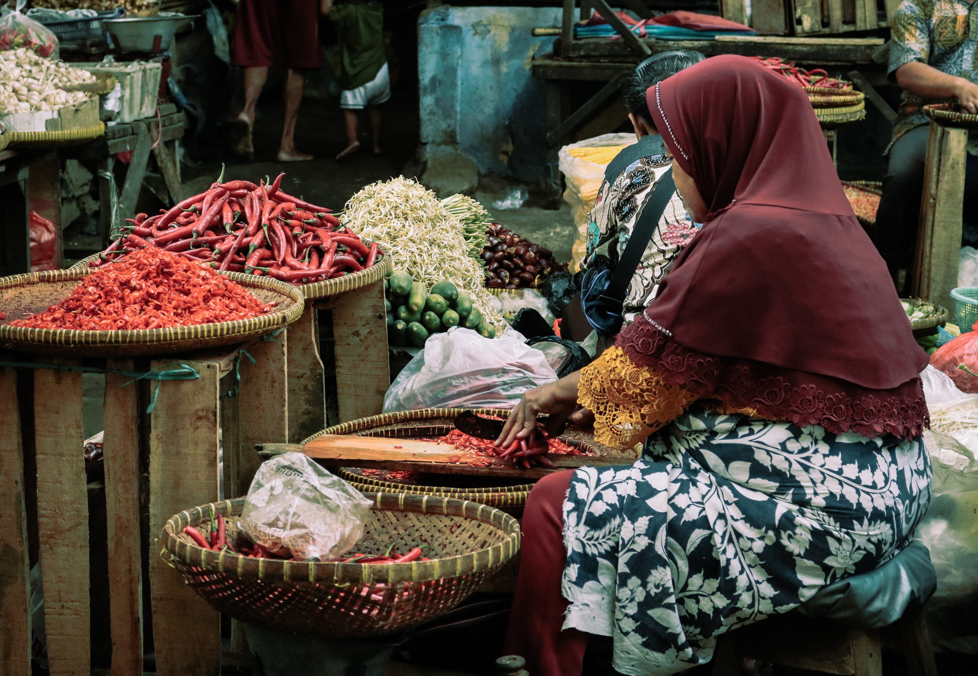 retail display, real people, freshness, retail, street, sale, traditional market, vegetable, food, sell, choice, business, country, incidental people, one person, HD Wallpaper