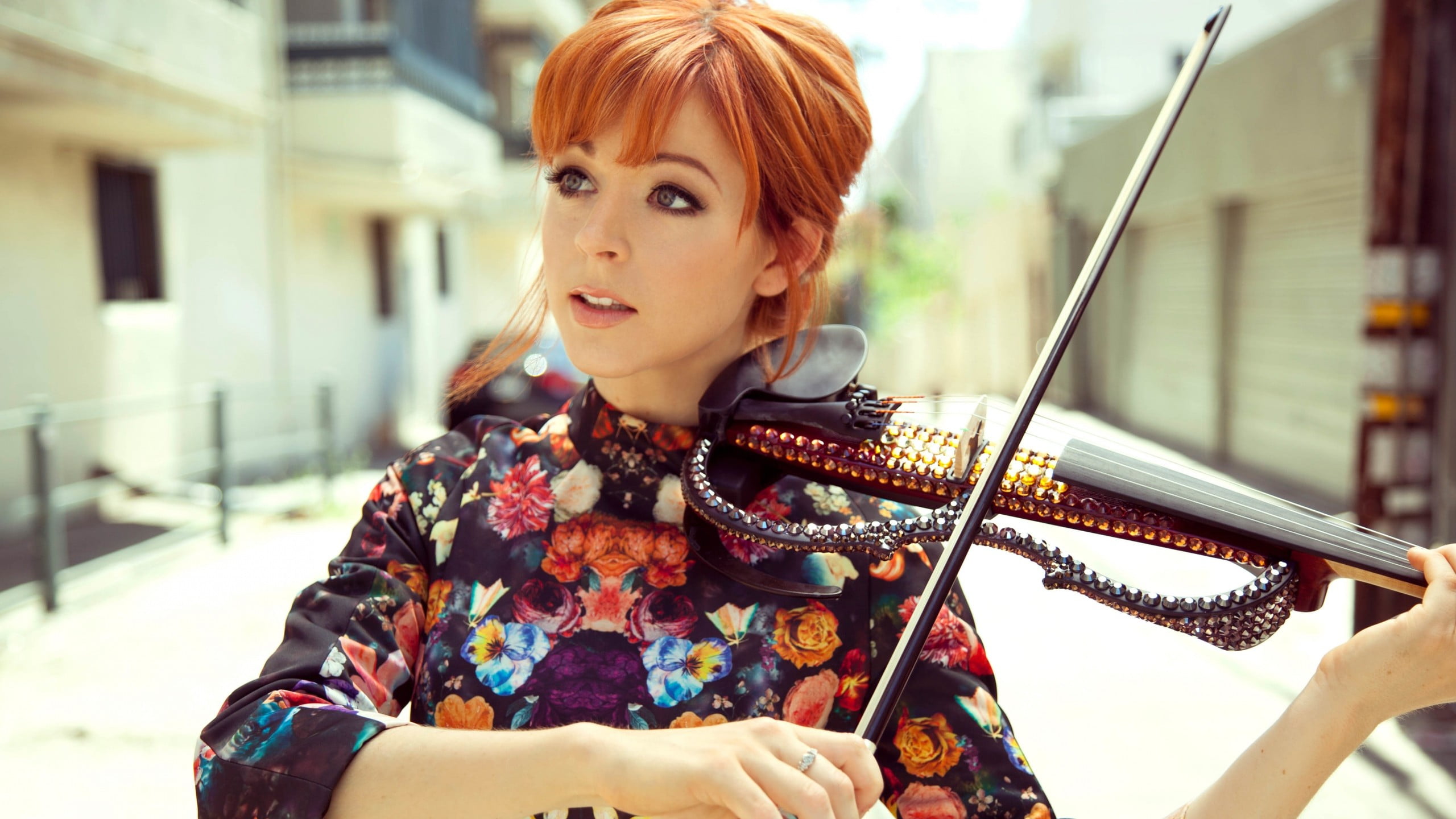 black, holding, playing, violin, open mouth, dyed red hair, adult, headshot, young women, redhead, day, Lindsey Stirling, street, focus on foreground, women outdoors, HD Wallpaper