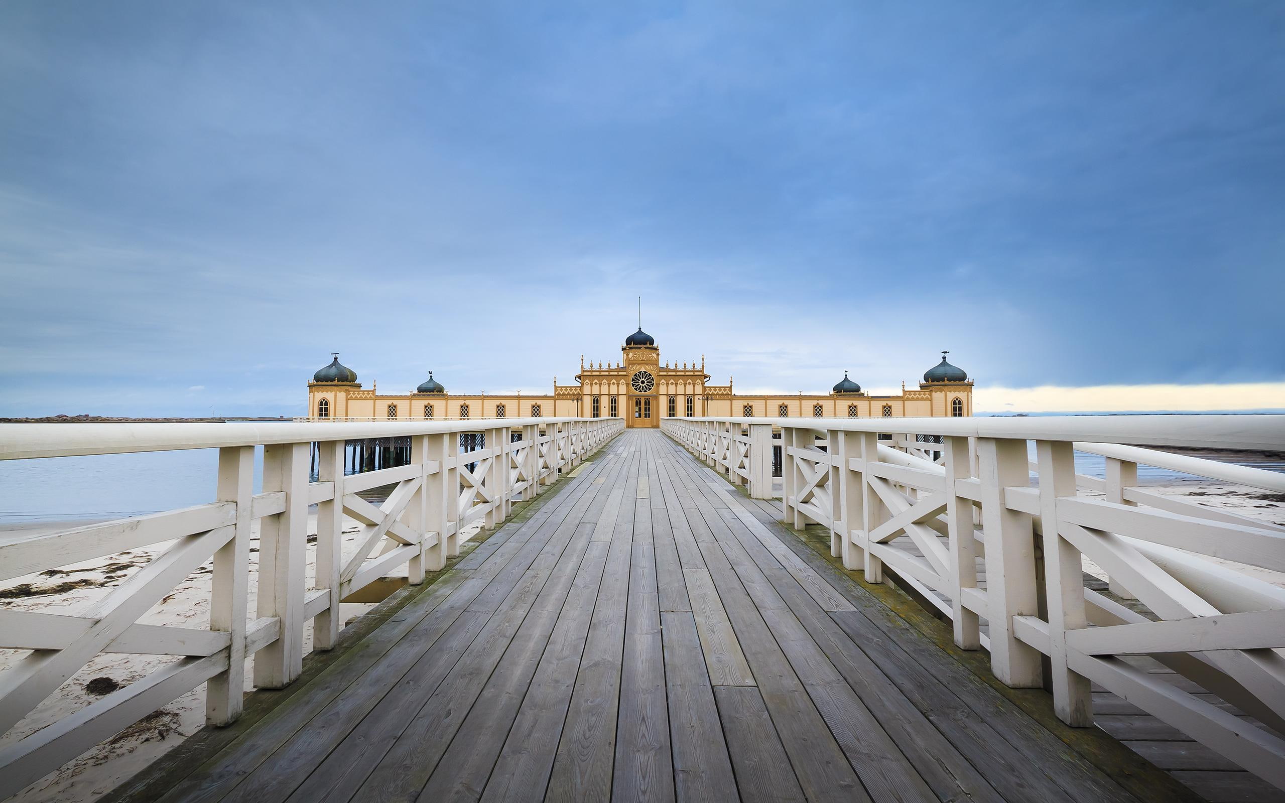 blue, architecture, pier, animals, beach, bath, house, 2K, skies, HD Wallpaper