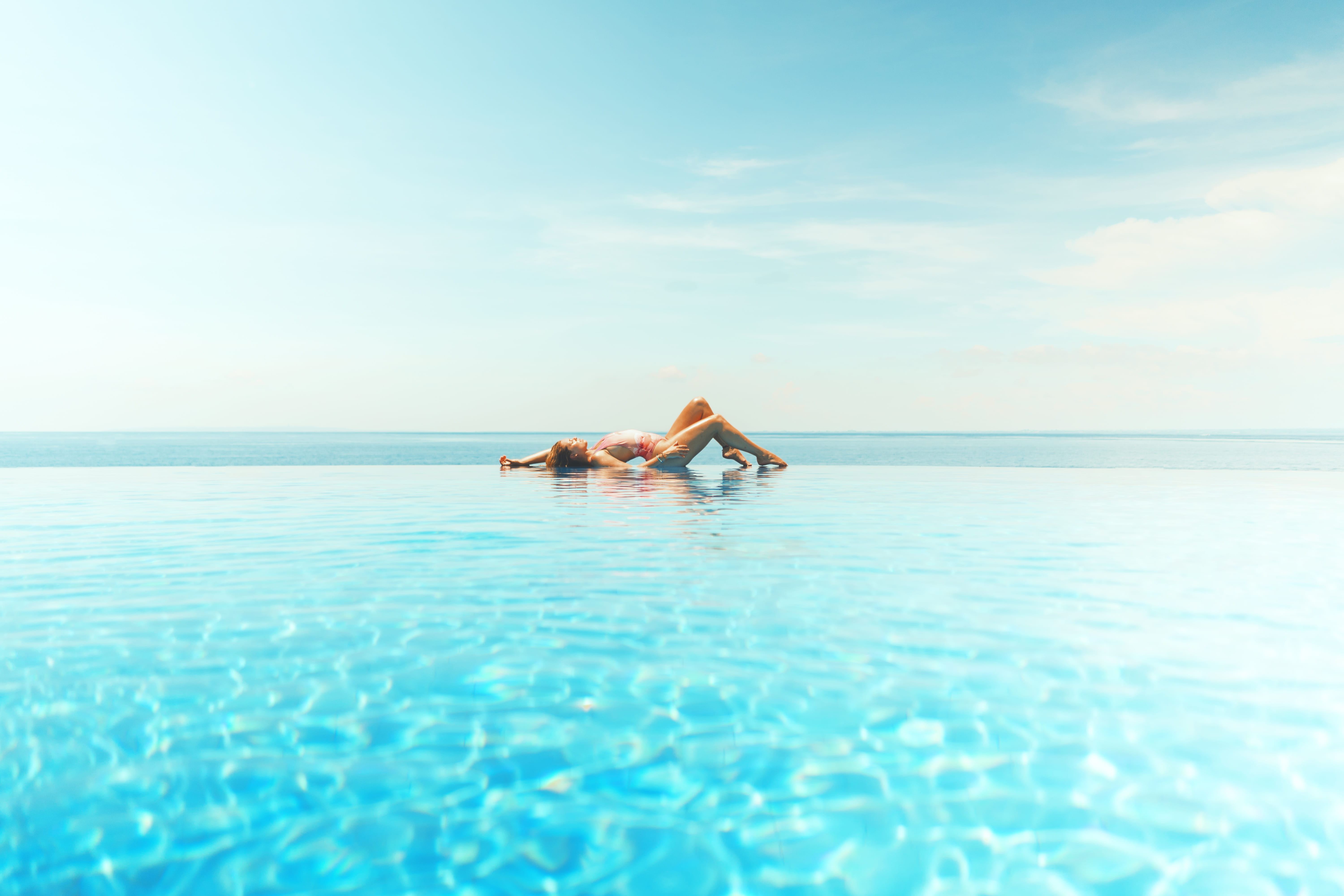 lifestyles, horizon over water, infinity pool, ocean, relaxation, sun, blue, sea, trip, sunbathing, holiday, leisure activity, wave, 5K, body, woman, horizon, HD Wallpaper