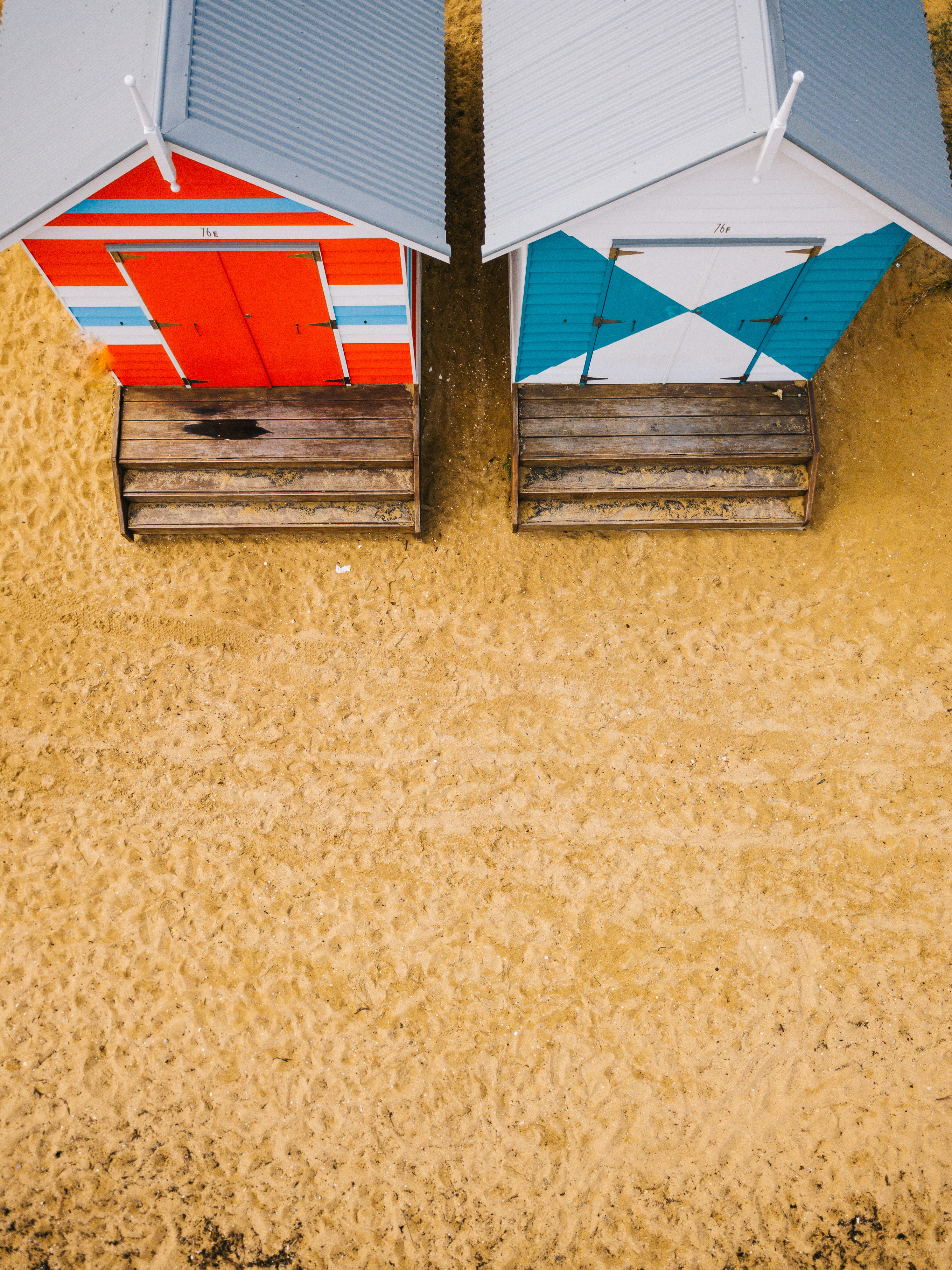 sheds, red, photo, building exterior, high angle view, blue, beach sand, built structure, multi colored, transportation, aerial, house, beach home, from above, Phone HD Wallpaper