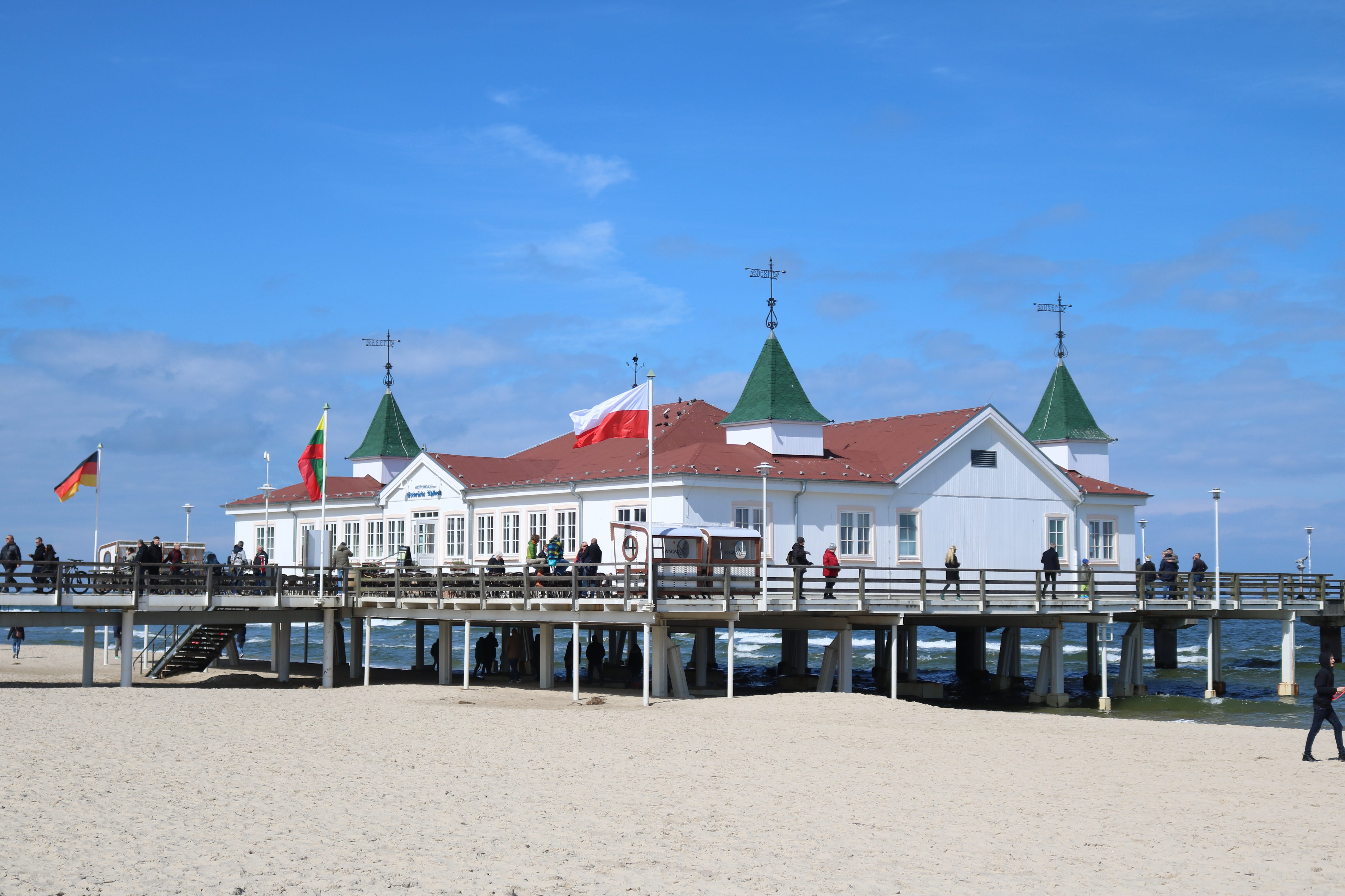 kaiser baths, emperors bath, beach, sand, sky, building exterior, pier, baltic sea resort of ahlbeck, ahlbeck, day, cloud - sky, blue, built structure, HD Wallpaper