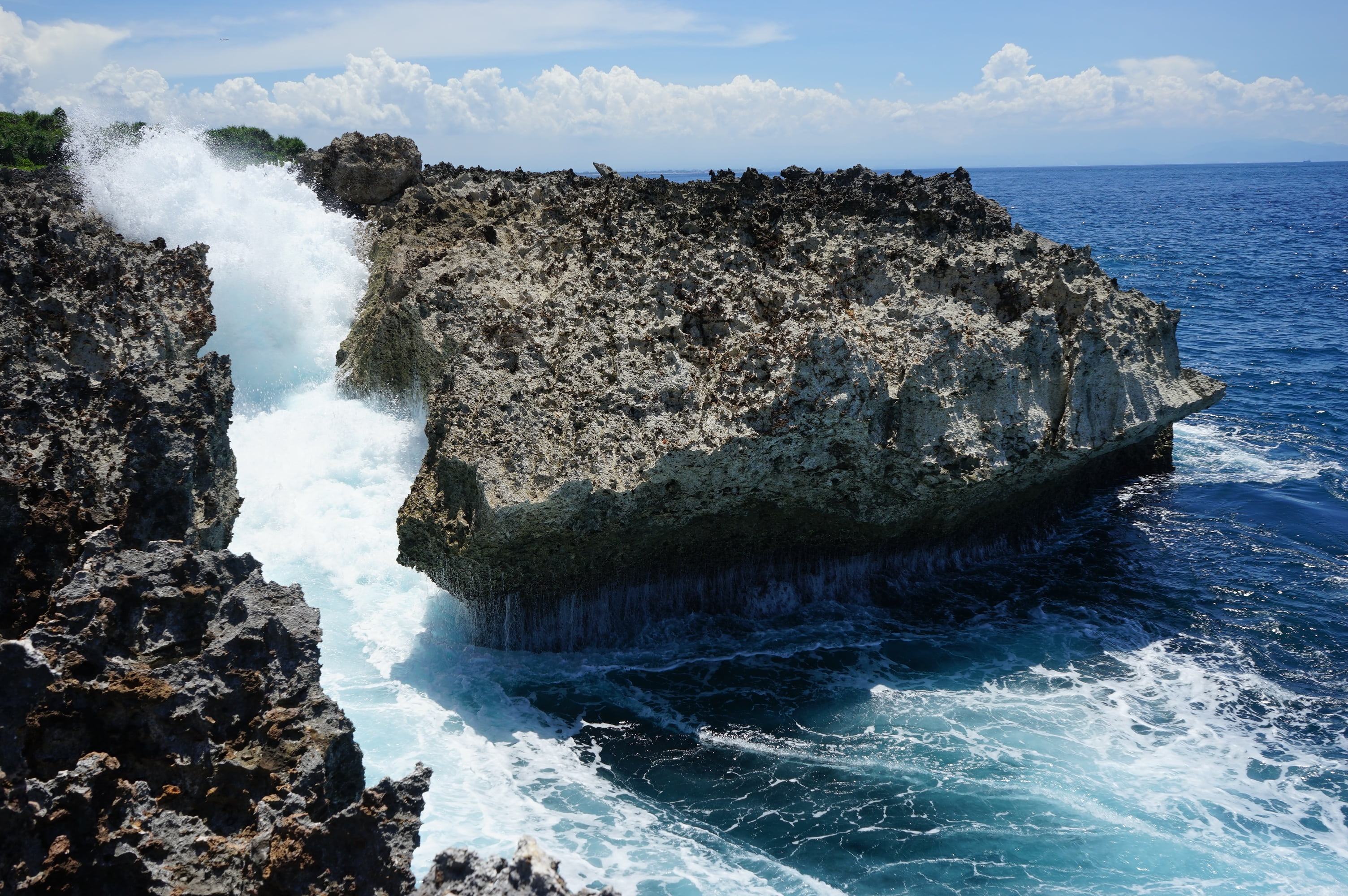 beauty in nature, outdoors, view, landscape, scenery, water blow, 2K, stack rock, formation, tourism, blue sea, solid, summer, rock formation, birds, nature, HD Wallpaper
