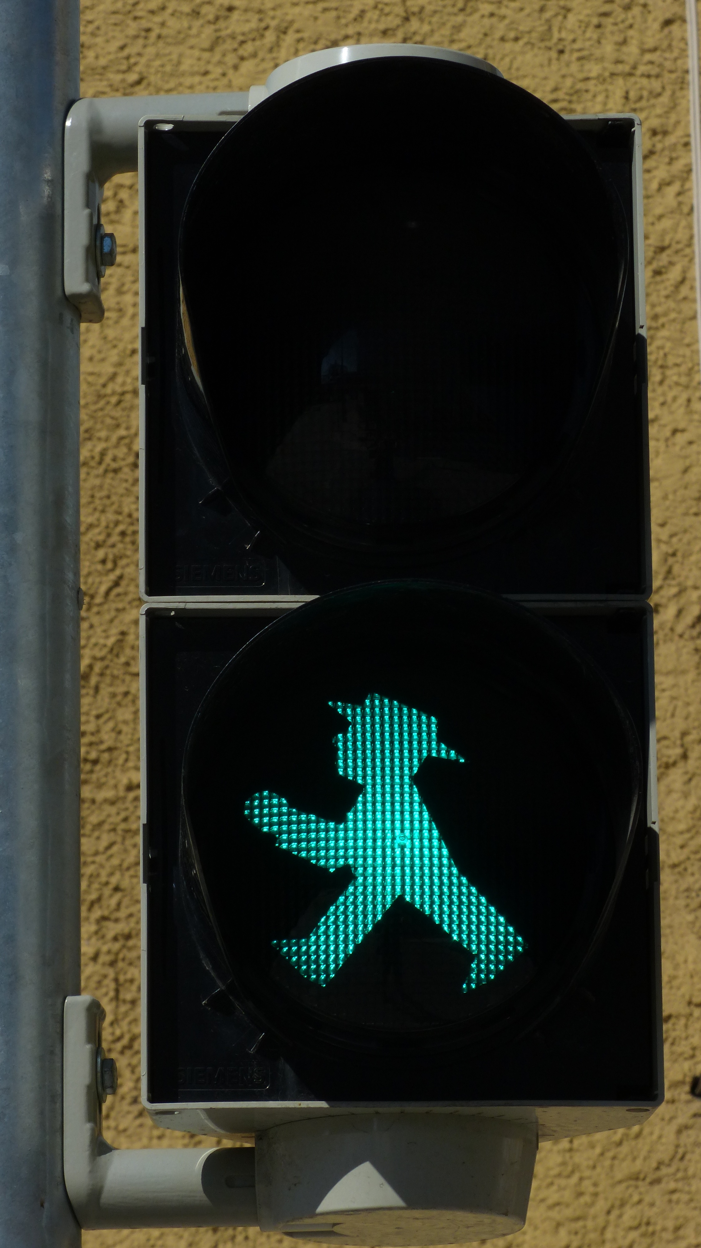 go, safety, light signal, no people, city, communication, direction, footbridge, architecture, signal lamp, green color, eastern ampelmännchen, traffic lights, Phone HD Wallpaper