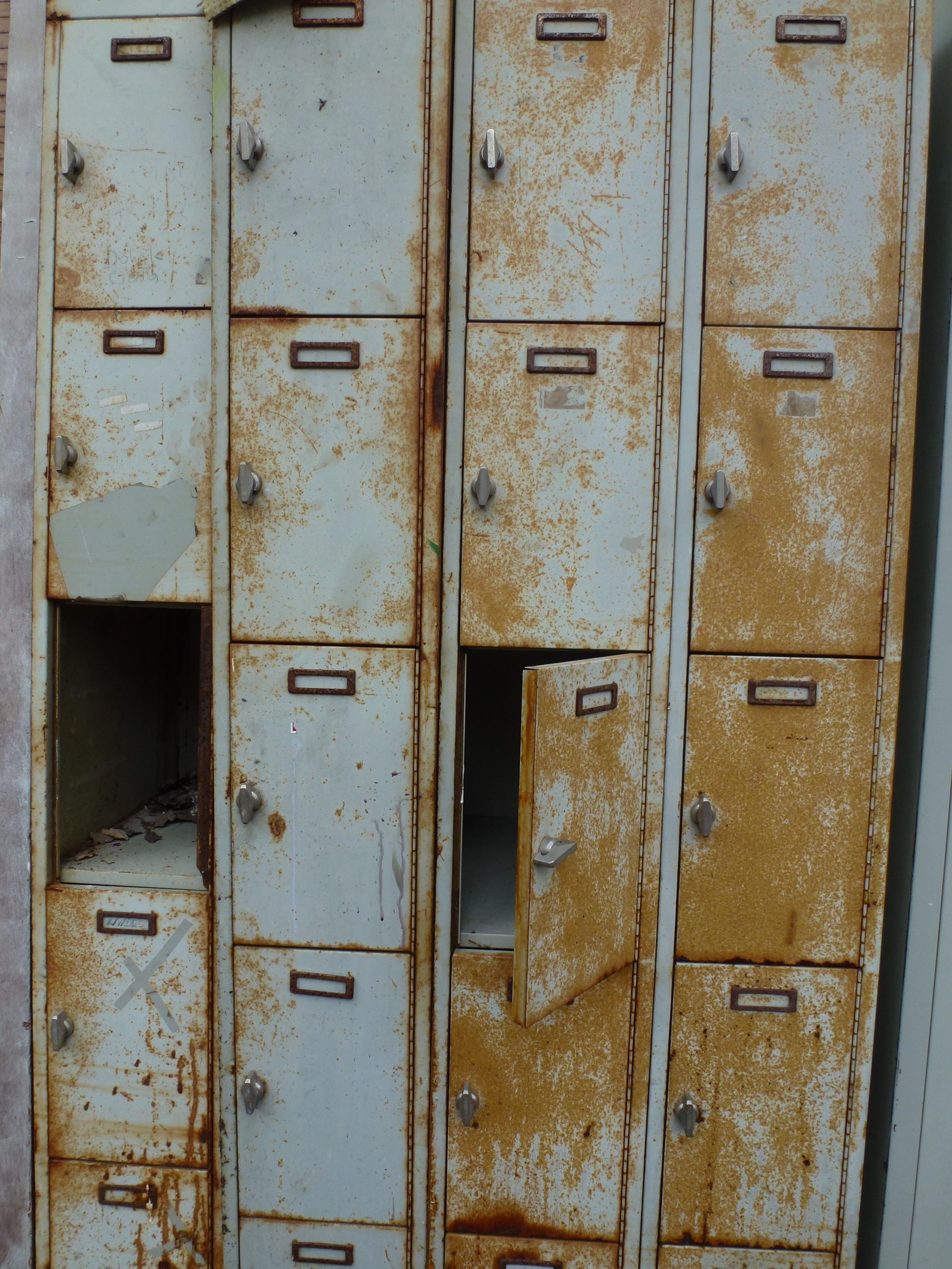 no people, security, broken, corrosion, metal, damaged, deterioration, cabinet, rusty, backgrounds, full frame, past, old, ailing, break up, closed, forget, Phone HD Wallpaper