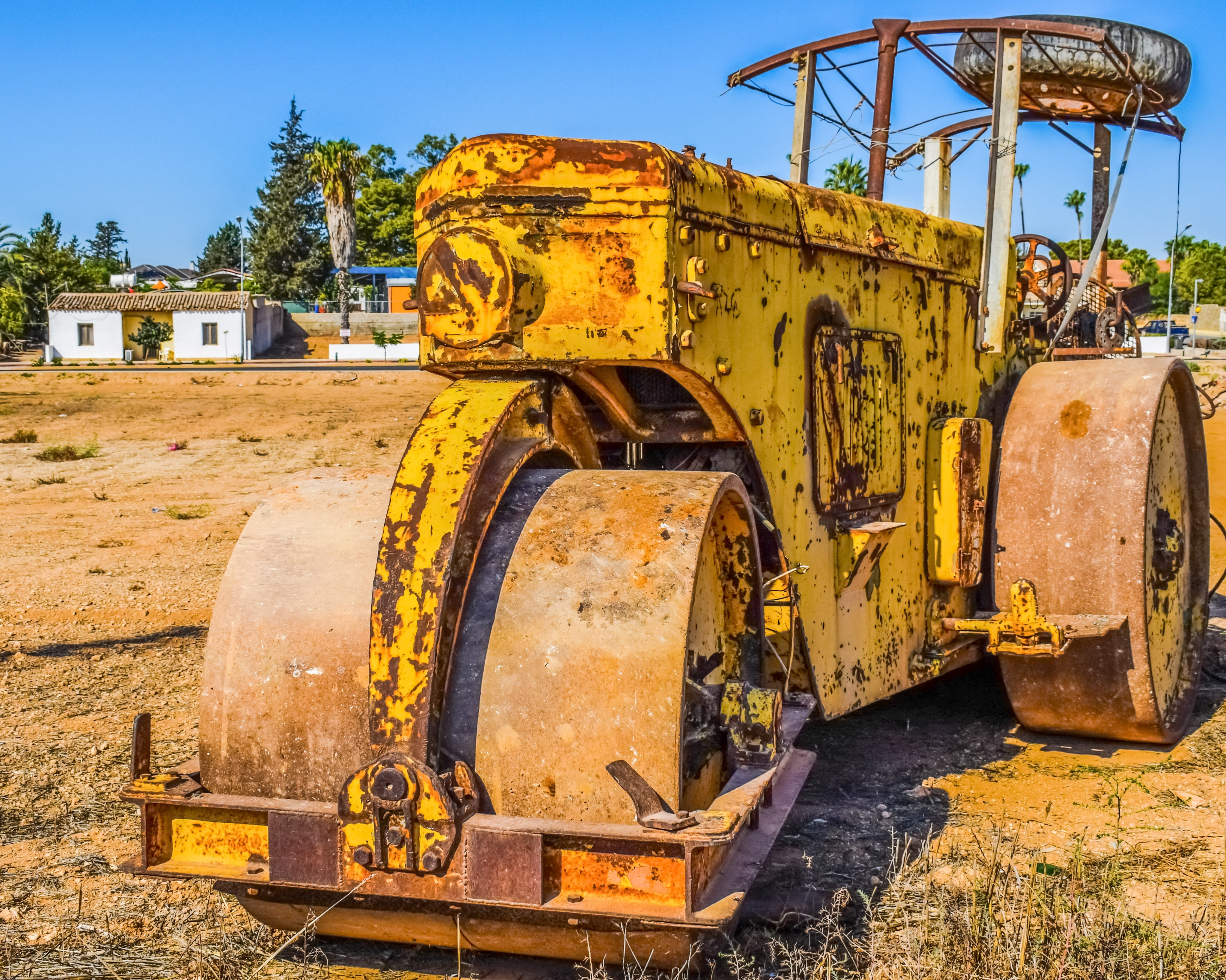 transportation, day, road roller, rusty, nature, construction industry, 4K, abandoned, industrial equipment, outdoors, deterioration, sunlight, land vehicle, HD Wallpaper