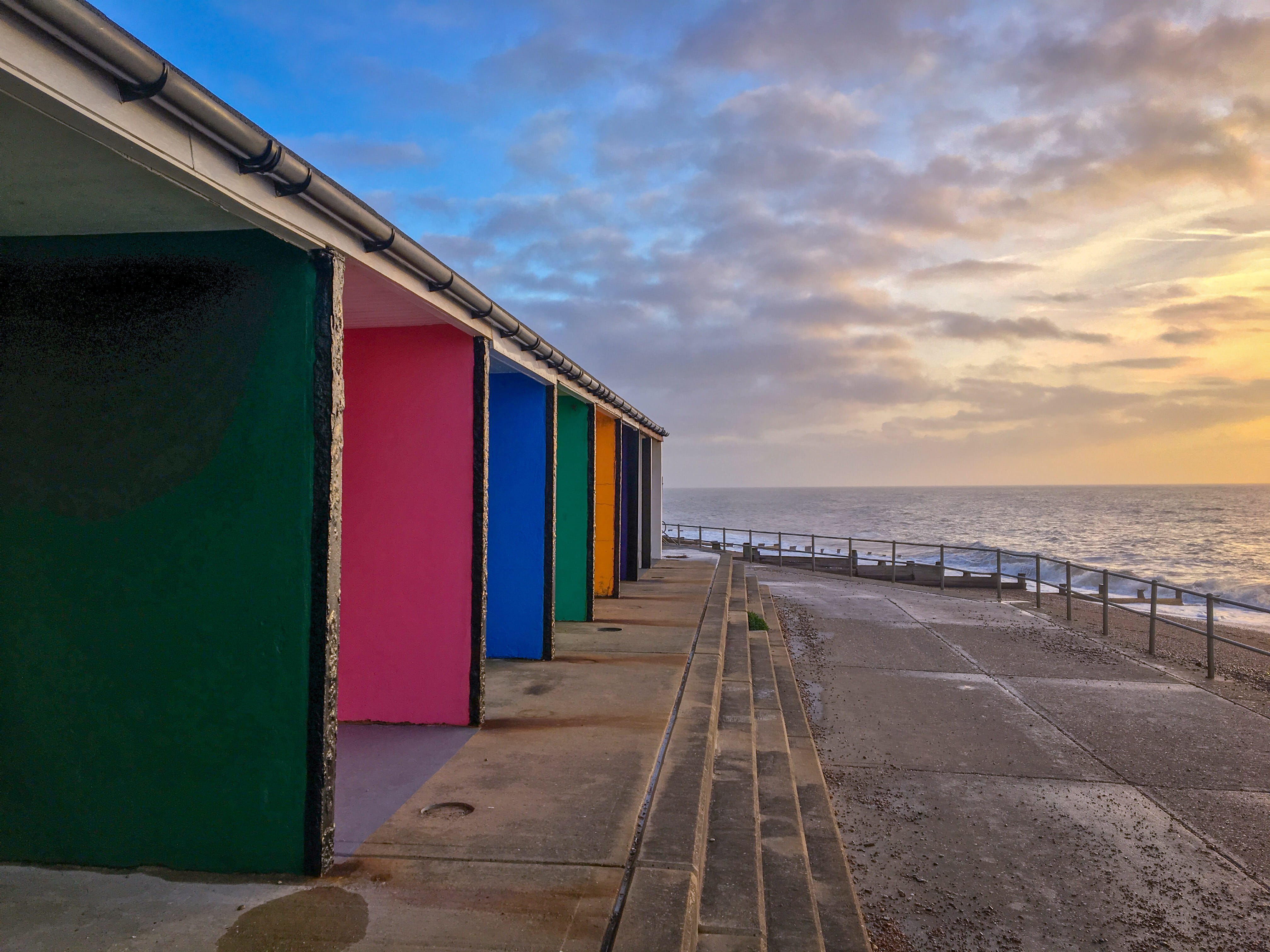 east sussex, colour, rural, beach hut, sea, pink, housing, beach, direction, in a row, 4K, sky, seaside, day, hut, outdoors, house, the way forward, shack, HD Wallpaper
