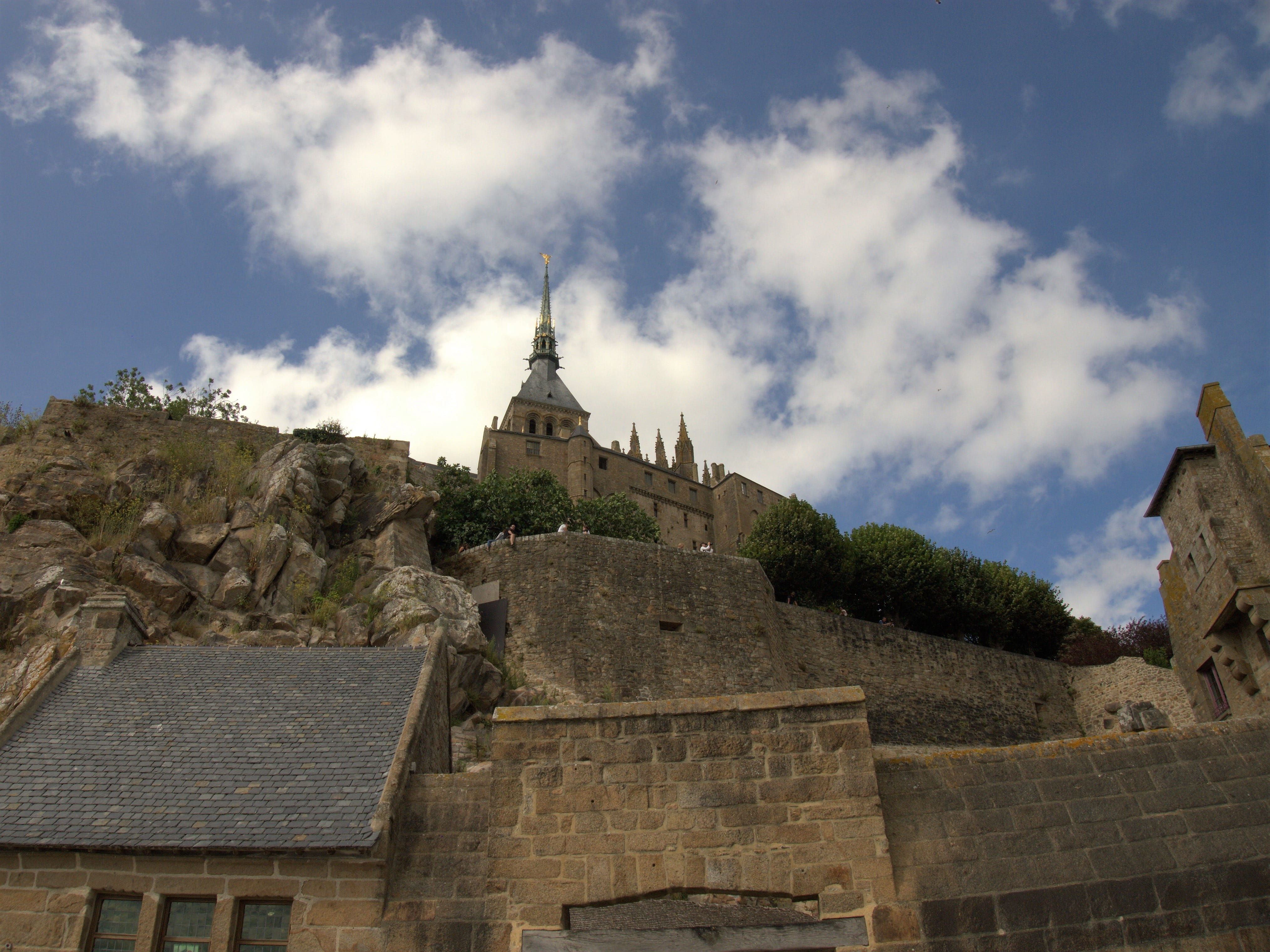 beach, fortress wall, built structure, coast, cloud - sky, low angle view, 4K, place of worship, abbey, france, water, religion, history, sand, monastery, HD Wallpaper