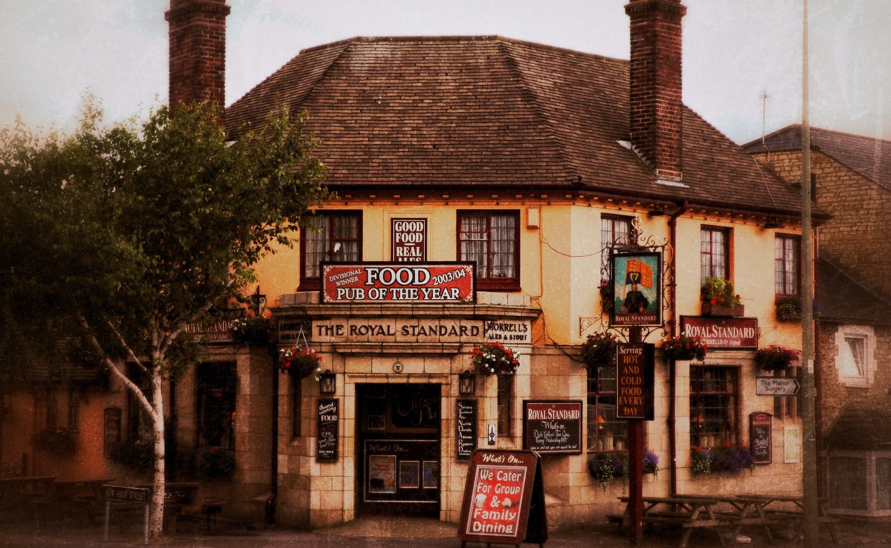 outdoors, 2K, english, beige, communication, tree, architecture, information, old, script, building, sign, history, pub, the past, text, nature, city, HD Wallpaper