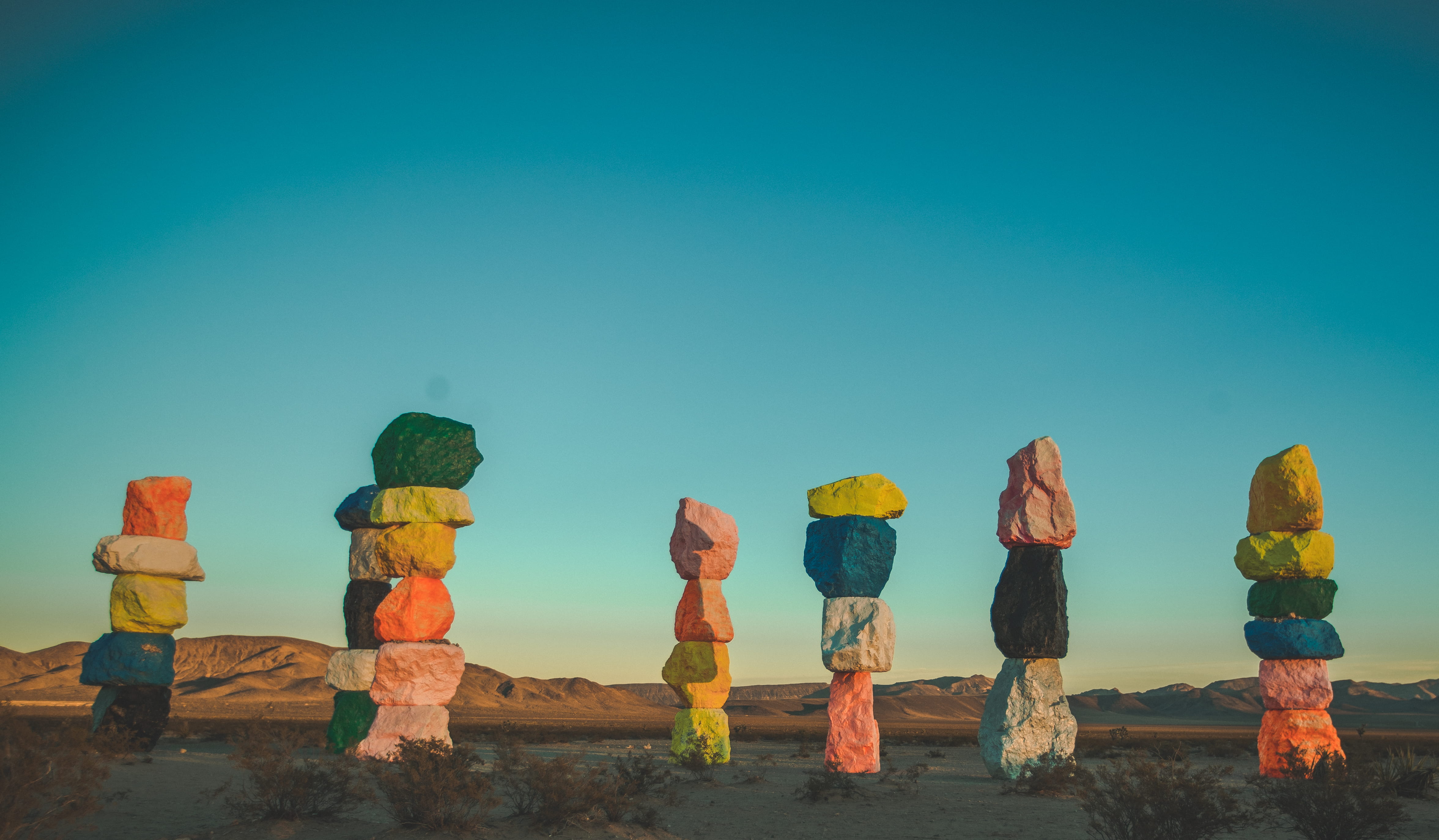 photo, usa, stacked, adult, seven magic mountains, walking, shorts, apparel, rear view, desert, people, las vegas, sand, mesa, looking at view, standing, HD Wallpaper