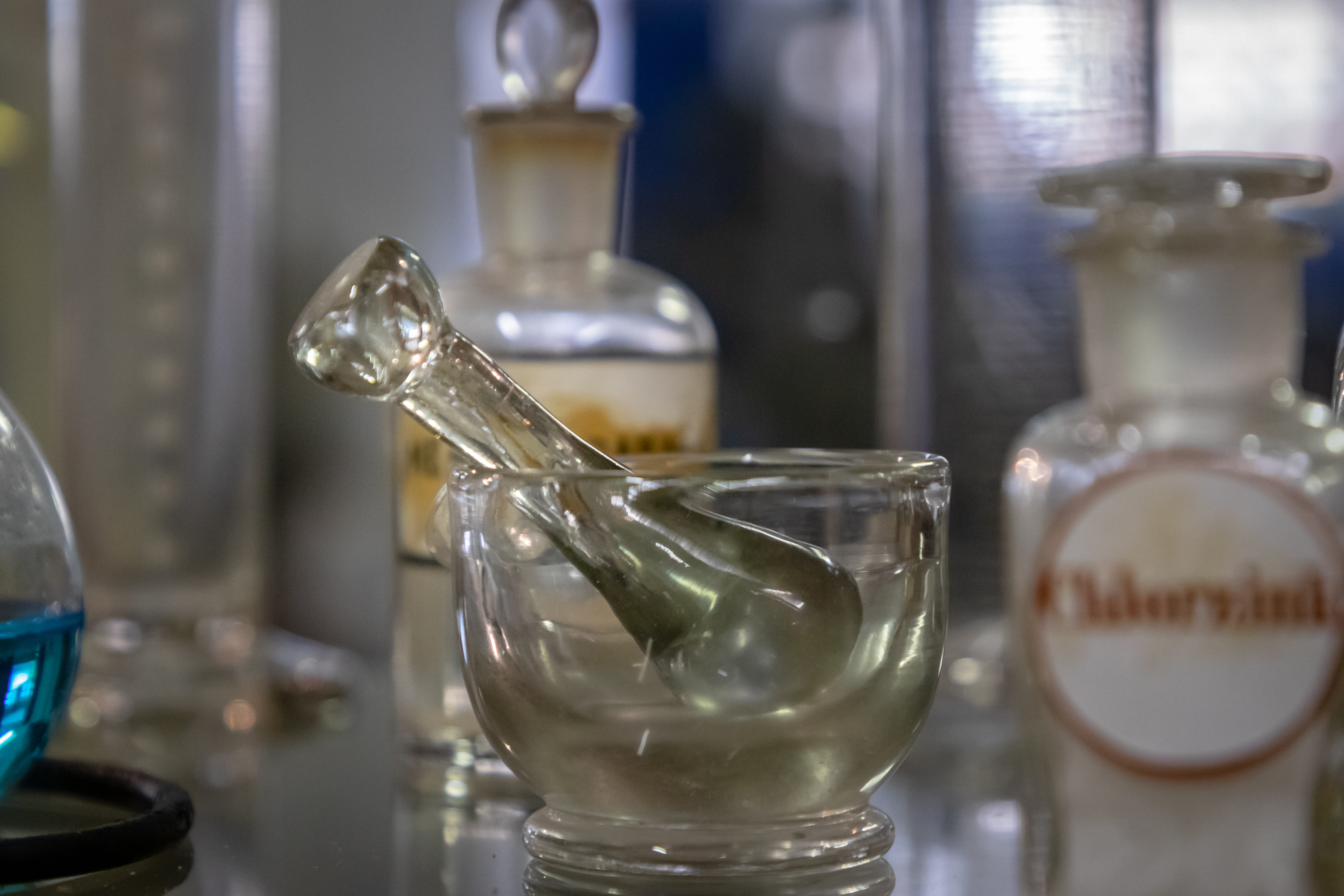 cocktail, indoors, weaponry, table, household equipment, 5K, bottle, sphere, mortar, transparent, mixing bowl, pub, alcohol, cannon, weapon, variation, HD Wallpaper