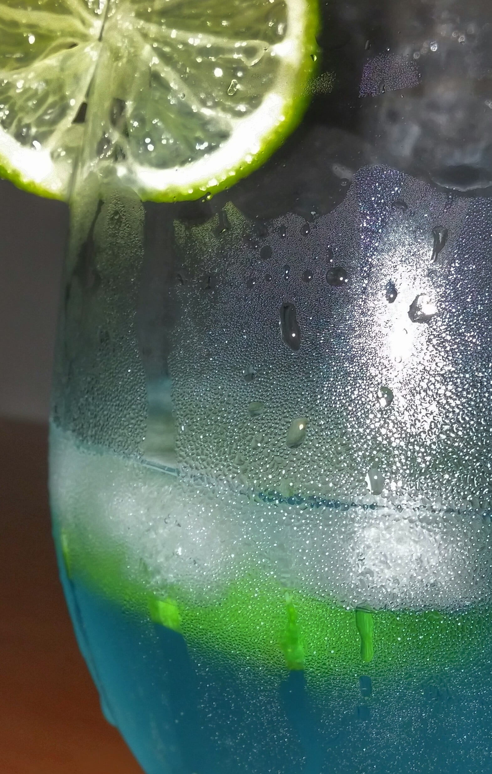 1080P, drink, refreshment, glass, healthy eating, no people, slice, tonic water, water, freshness, blue, food, food and drink, lime, drinking glass, indoors, Phone HD Wallpaper