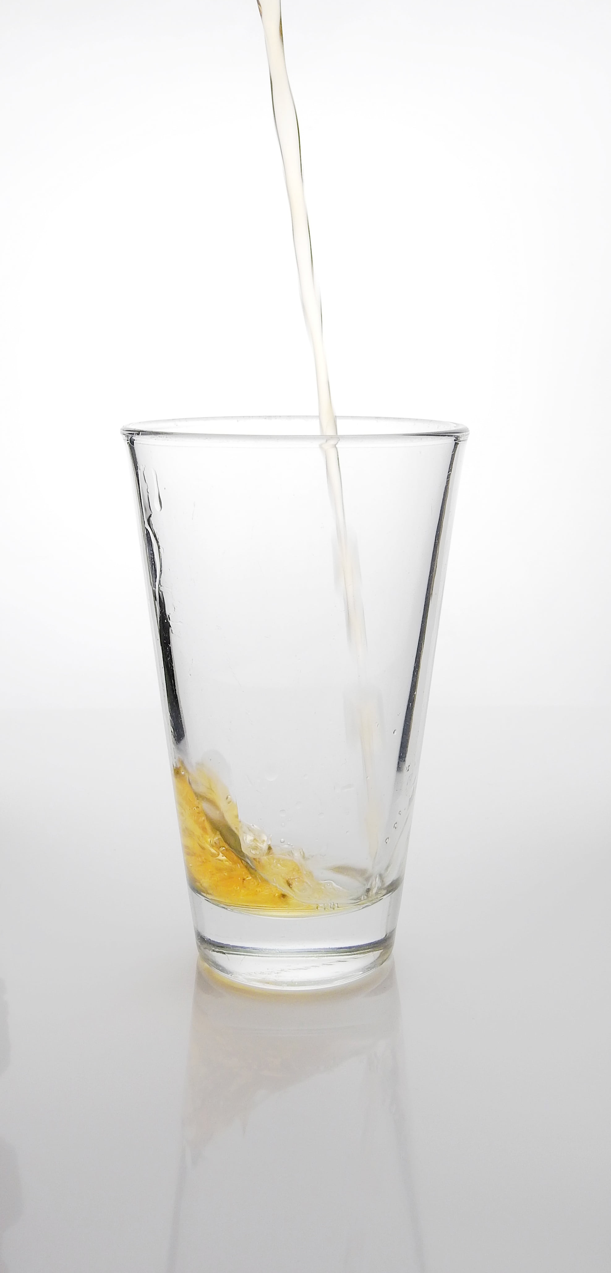 close-up, water, ice tea, food, purity, drink, household equipment, refreshment, apple, healthy eating, wellbeing, pitcher - jug, glass, transparent, thirst, Phone HD Wallpaper