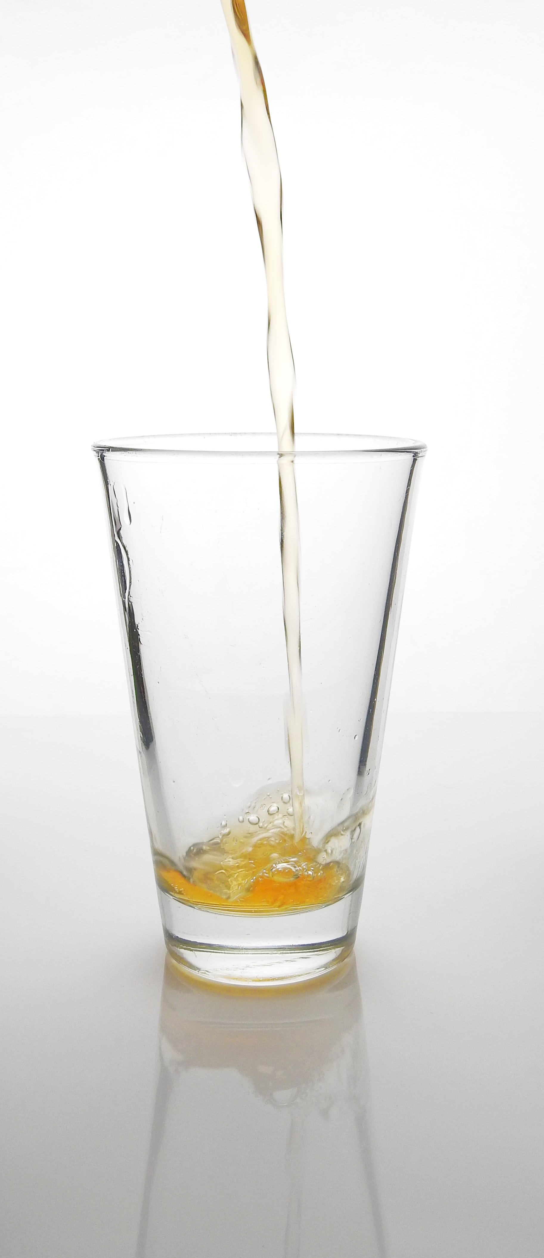 apple, purity, glass - material, drink, drinking glass, thirst, tee, thirst quencher, splashing, ice tea, apple juice, heat, indoors, 4K, transparent, Phone HD Wallpaper