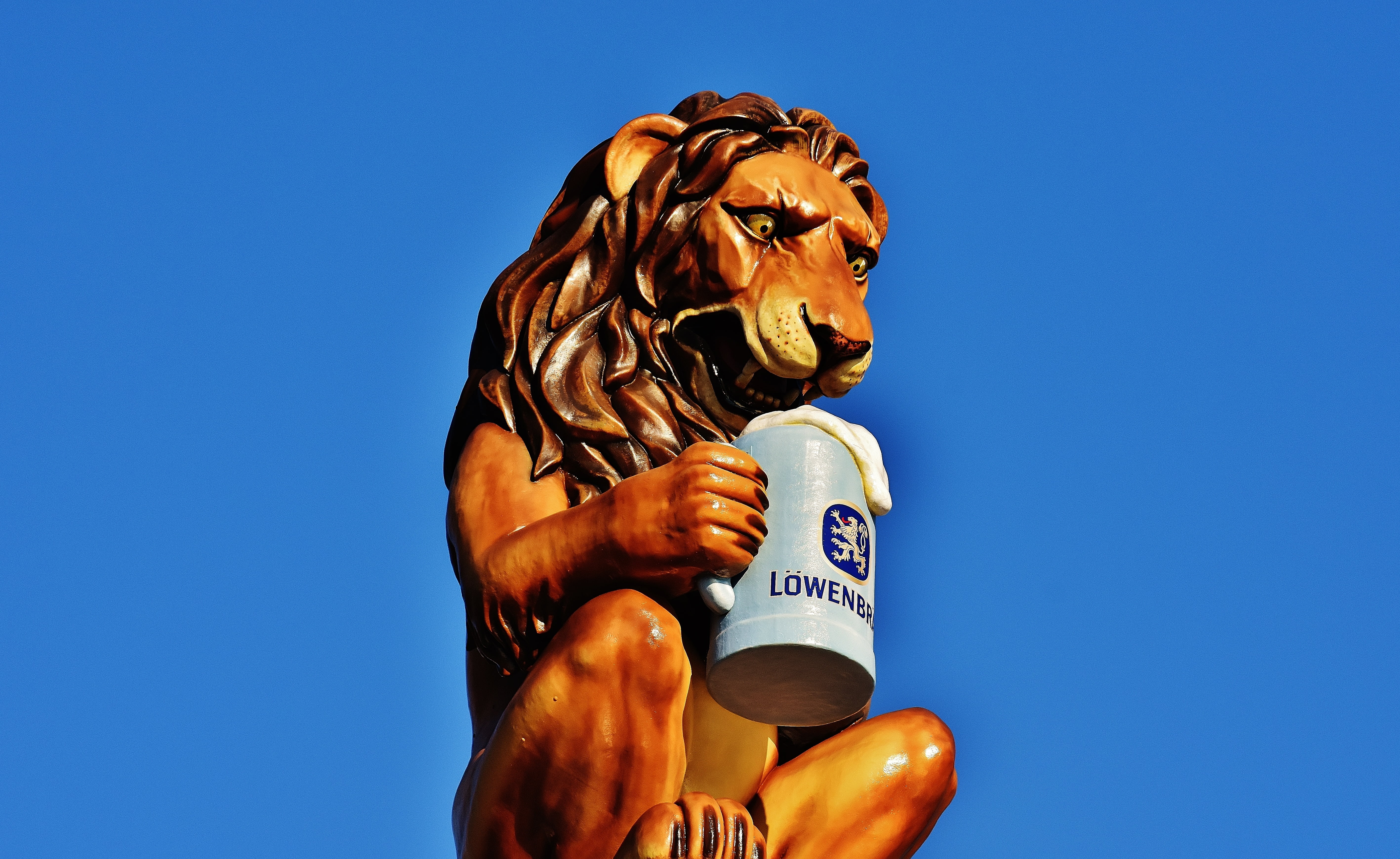 beer garden, oktoberfest, vitality, clear sky, adult, munich, brewery, effort, sky, competition, emotion, bavaria, people, strength, statue, athlete, copy space, HD Wallpaper