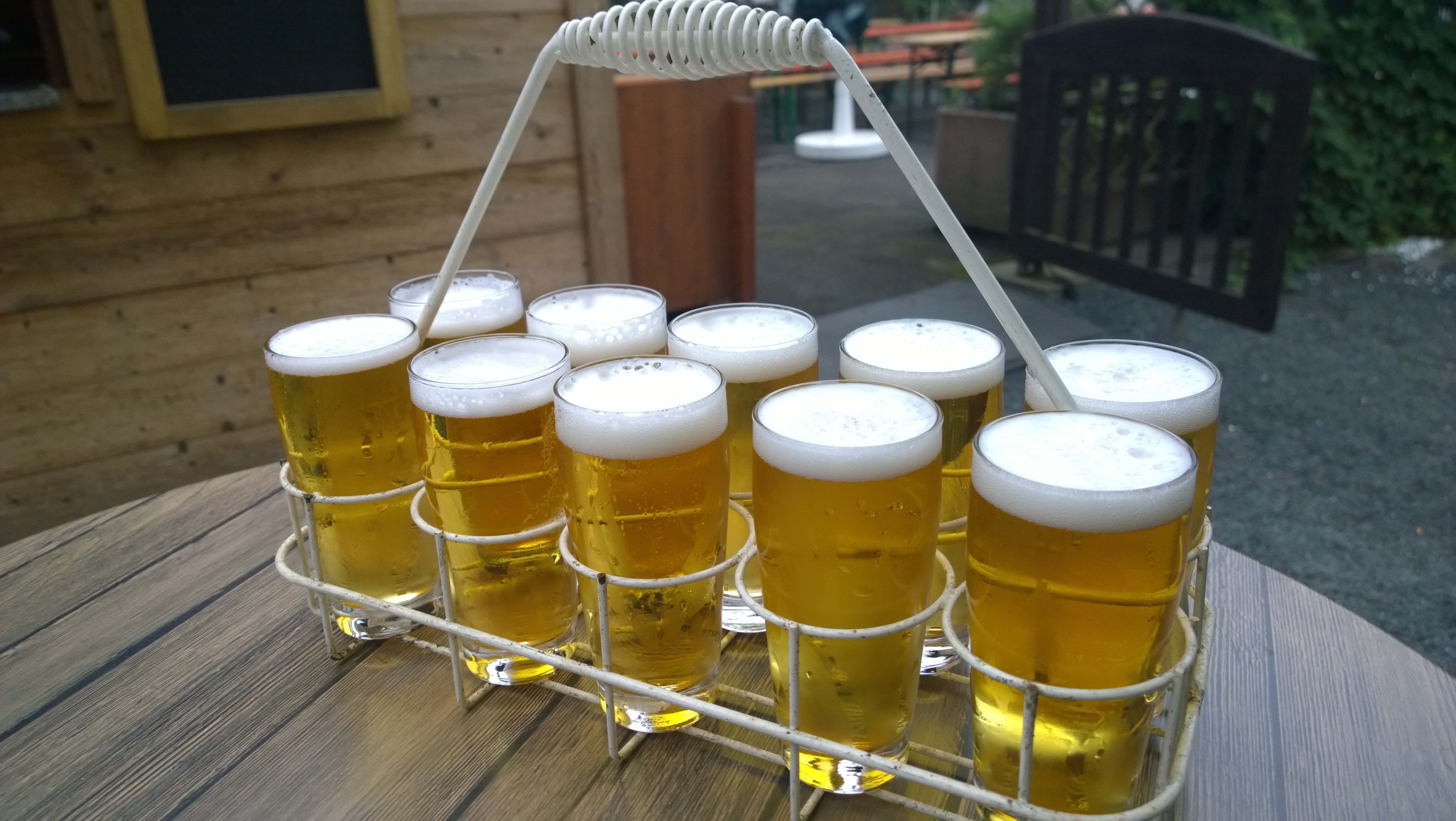 no people, Basket, brewery, wood - material, close-up, drinking glass, Yellow, beer - alcohol, container, bottle, beer glass, natural product, Head, gold, HD Wallpaper