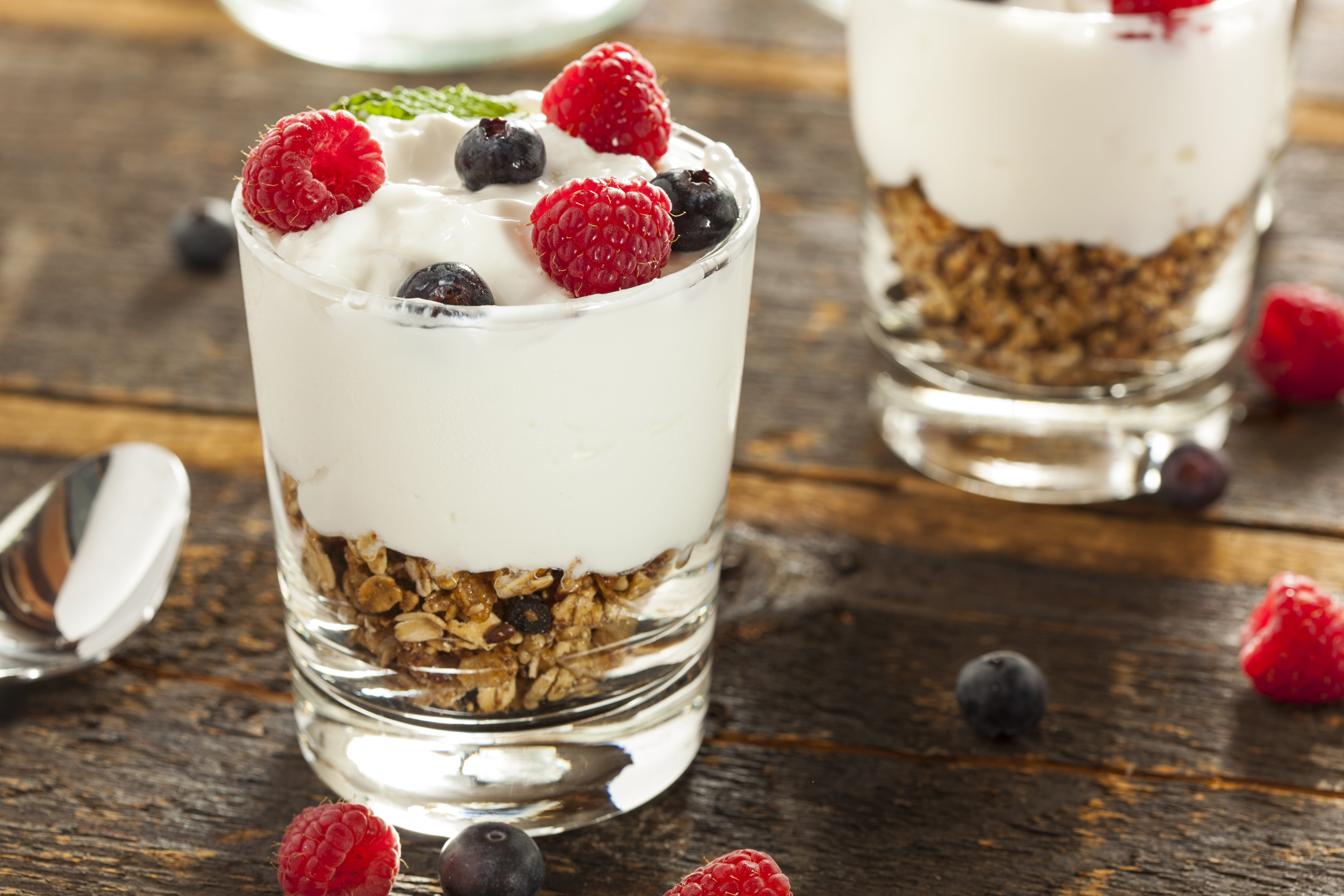 meal, drinking glass, summer, berry Fruit, food, sweet Food, refreshment, strawberry, sweet, raspberry, breakfast, oats - food, spoon, snack, table, ice, HD Wallpaper