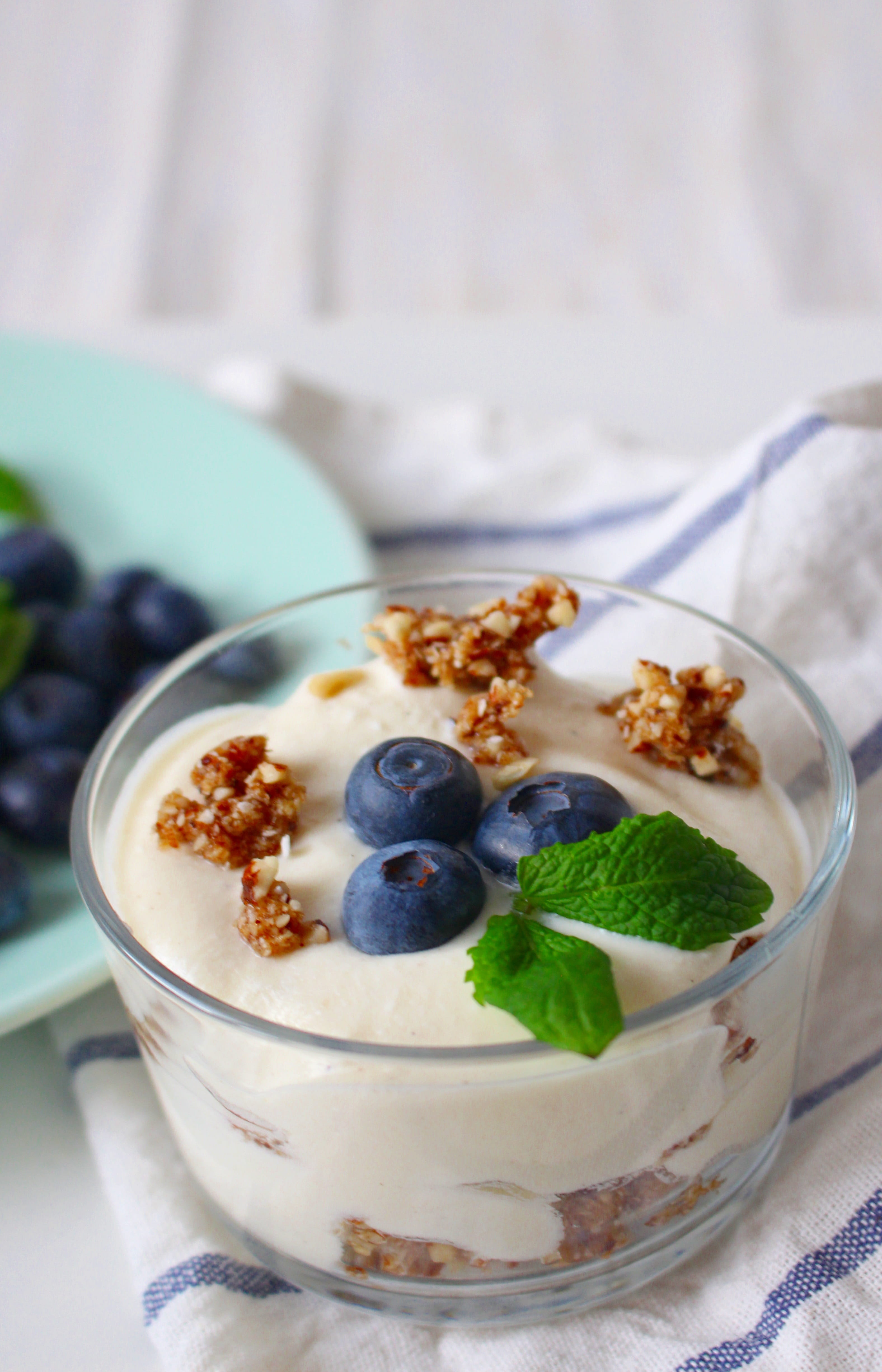mint, wellbeing, dessert, layered, berry fruit, cafe, blueberry, food and drink, 4K, glass, marcarpone, bowl, granola, spoon, refreshment, sweet, calories, Phone HD Wallpaper