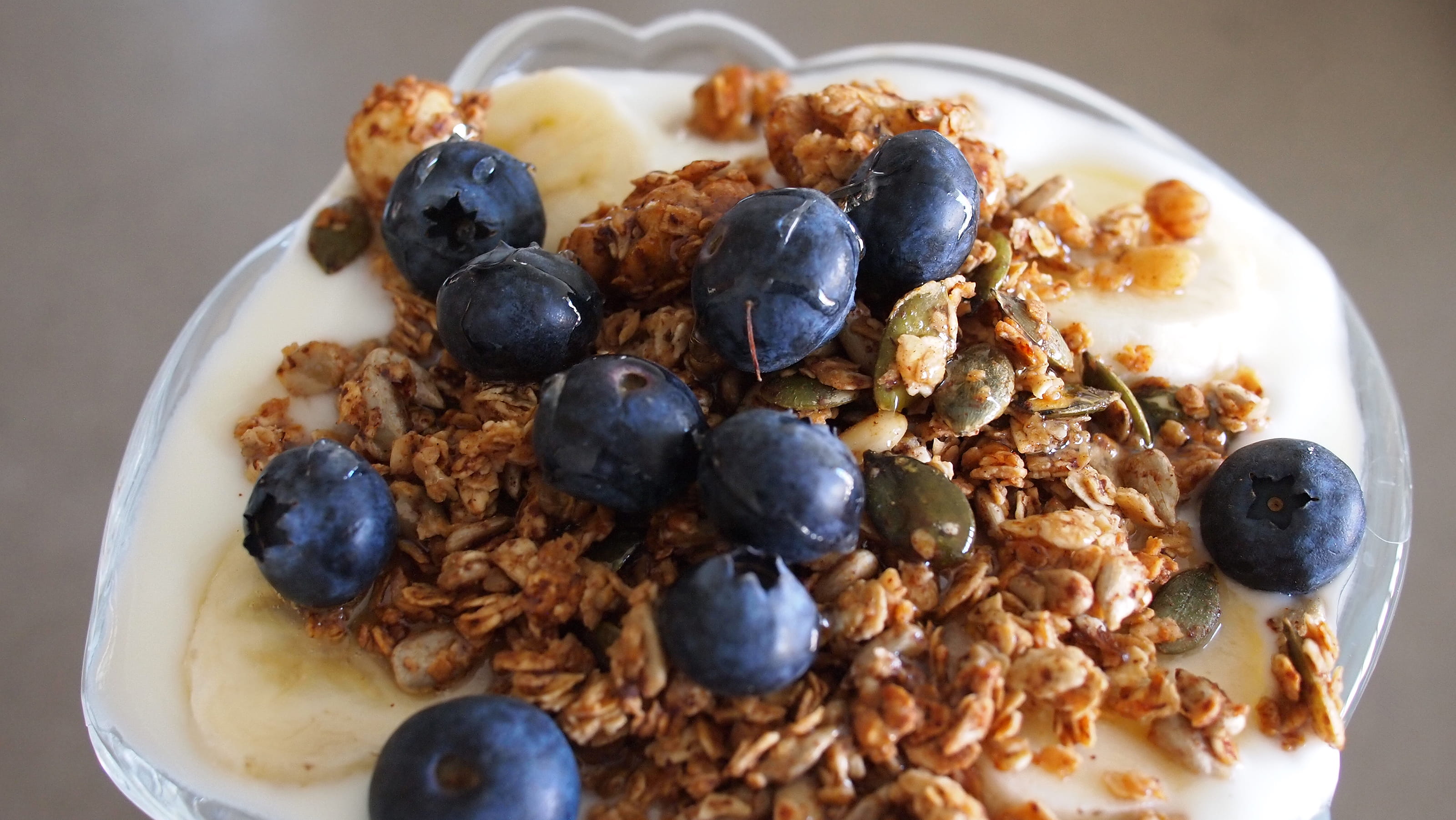 breakfast cereal, oats - food, blueberries, eating utensil, dietary fiber, bowl, parfait, blueberry, fruit, no people, raisin, food and drink, snack, granola, HD Wallpaper